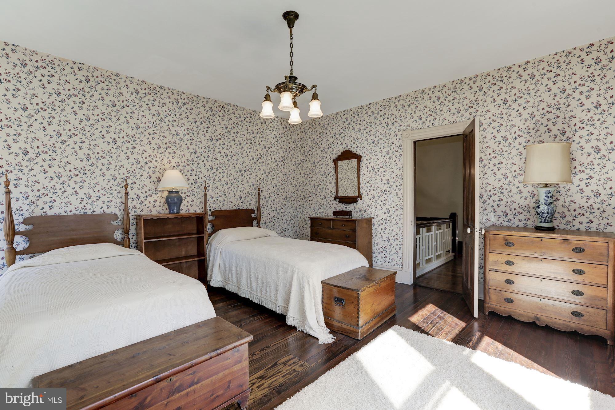 ROCKVILLE - Residential