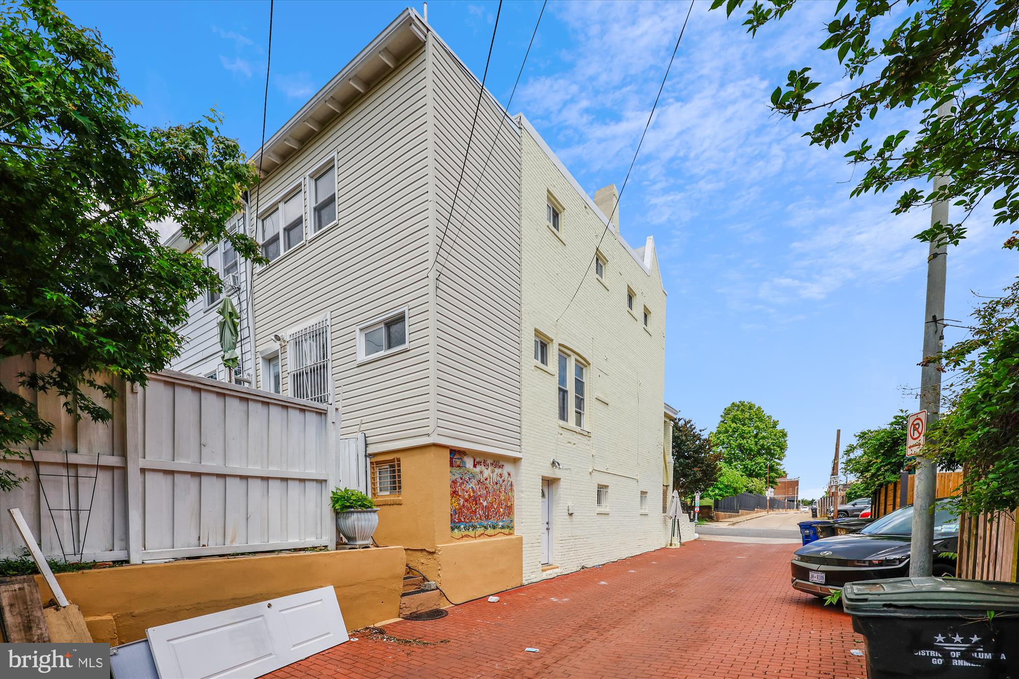 1706 NE 1ST STREET NE