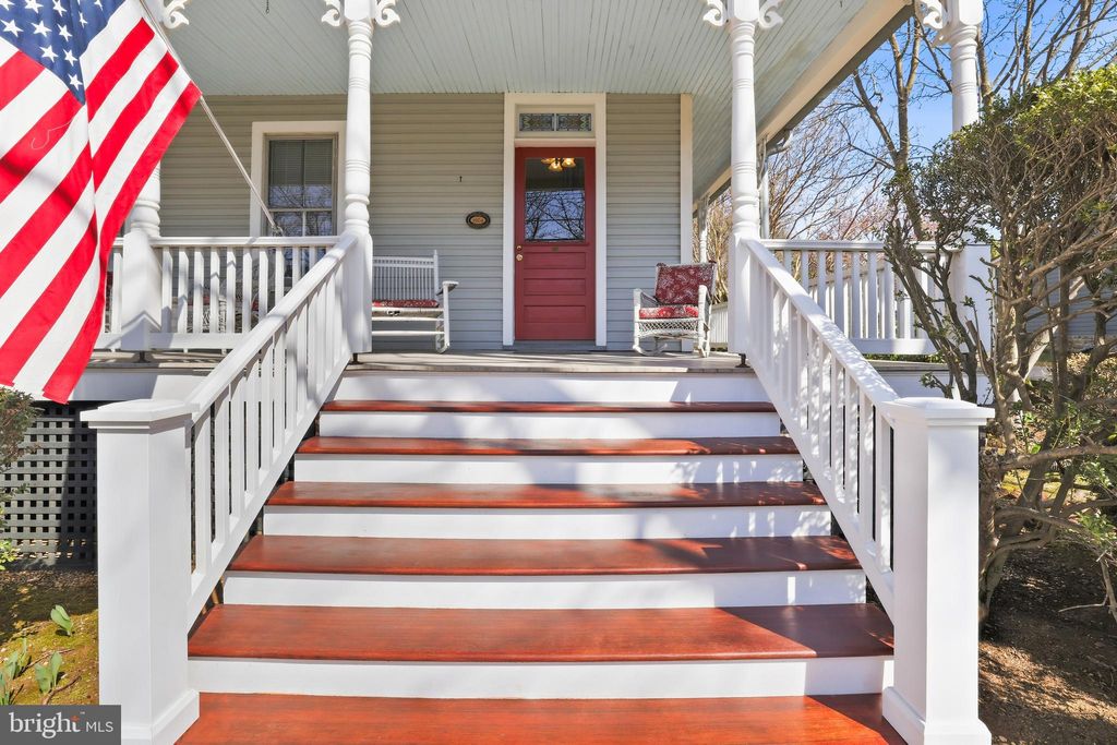 Photo of 301 E Main Street, PURCELLVILLE, VA 20132 (MLS # VALO2126200)