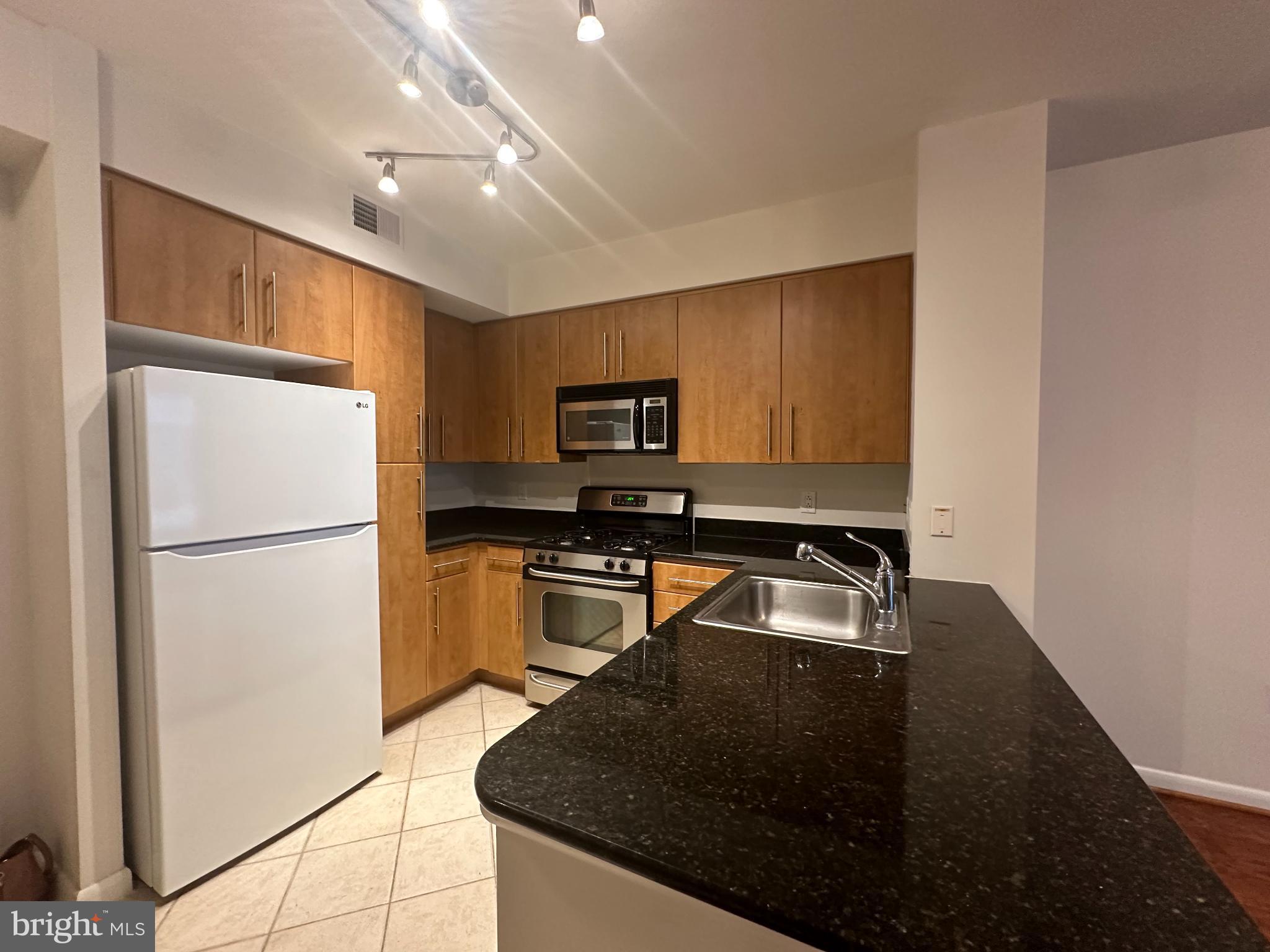 1021 GARFIELD 403