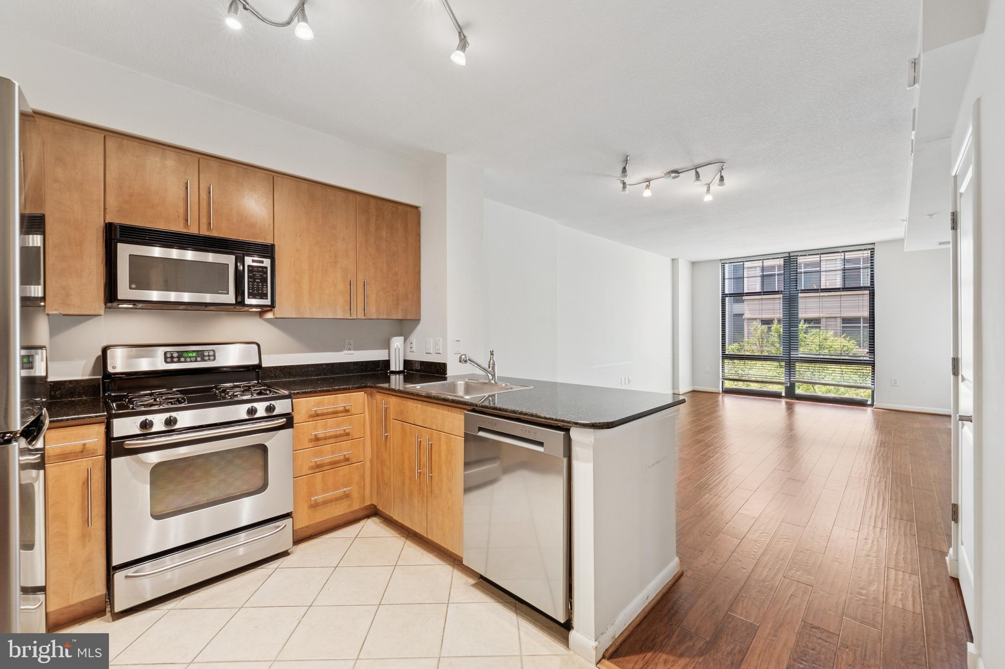 1021 GARFIELD 403