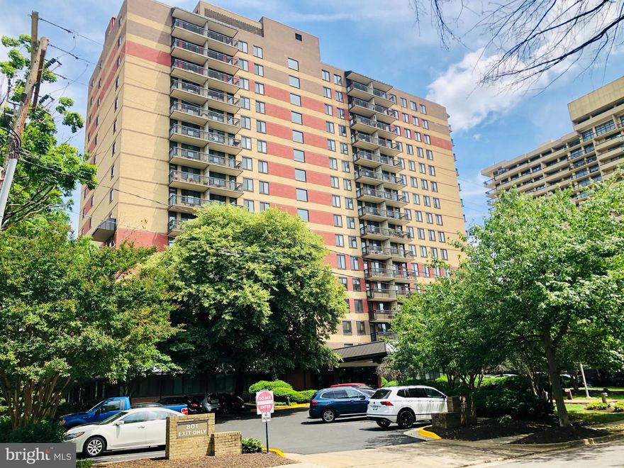 NOTE:  Condo is move-in ready and has been freshly painted with "Light French Grey". Amazing 1 Bed 1 Bath unit in Port Royal with private  balcony overlooking North Old Town. This unit features an open floor plan with roughly 785 sq ft of living space! Large rooftop deck that overlooks the Potomac River and National Harbor is available for outdoor enjoyment.  24 Hour secure building  with  off street parking lot. Walk to Trader Joe's, Harris Teeter, Row House , and St Elmos Coffee Shop! Blocks to King St and the Potomac River. ALL UTILITIES INCLUDED!! Laundry conveniently located on each floor of the building. Tenant pays move-in/move-out fee estimated $200.