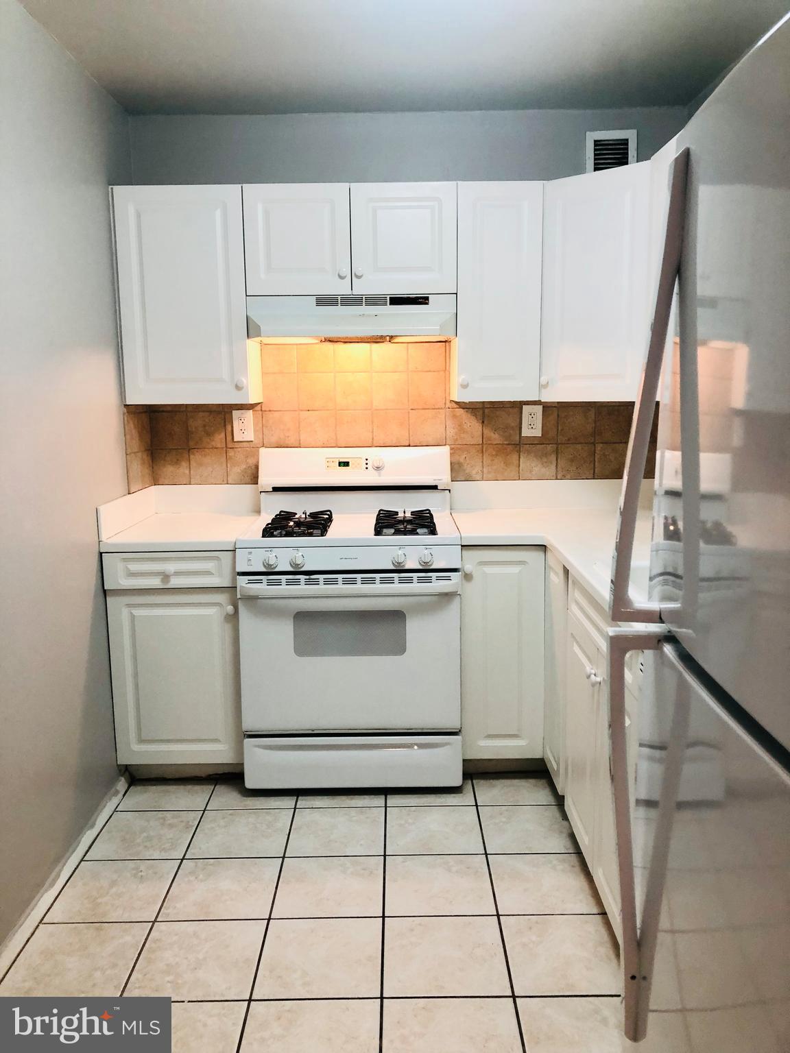 PORT ROYAL CONDOMINIUM - Residential Lease