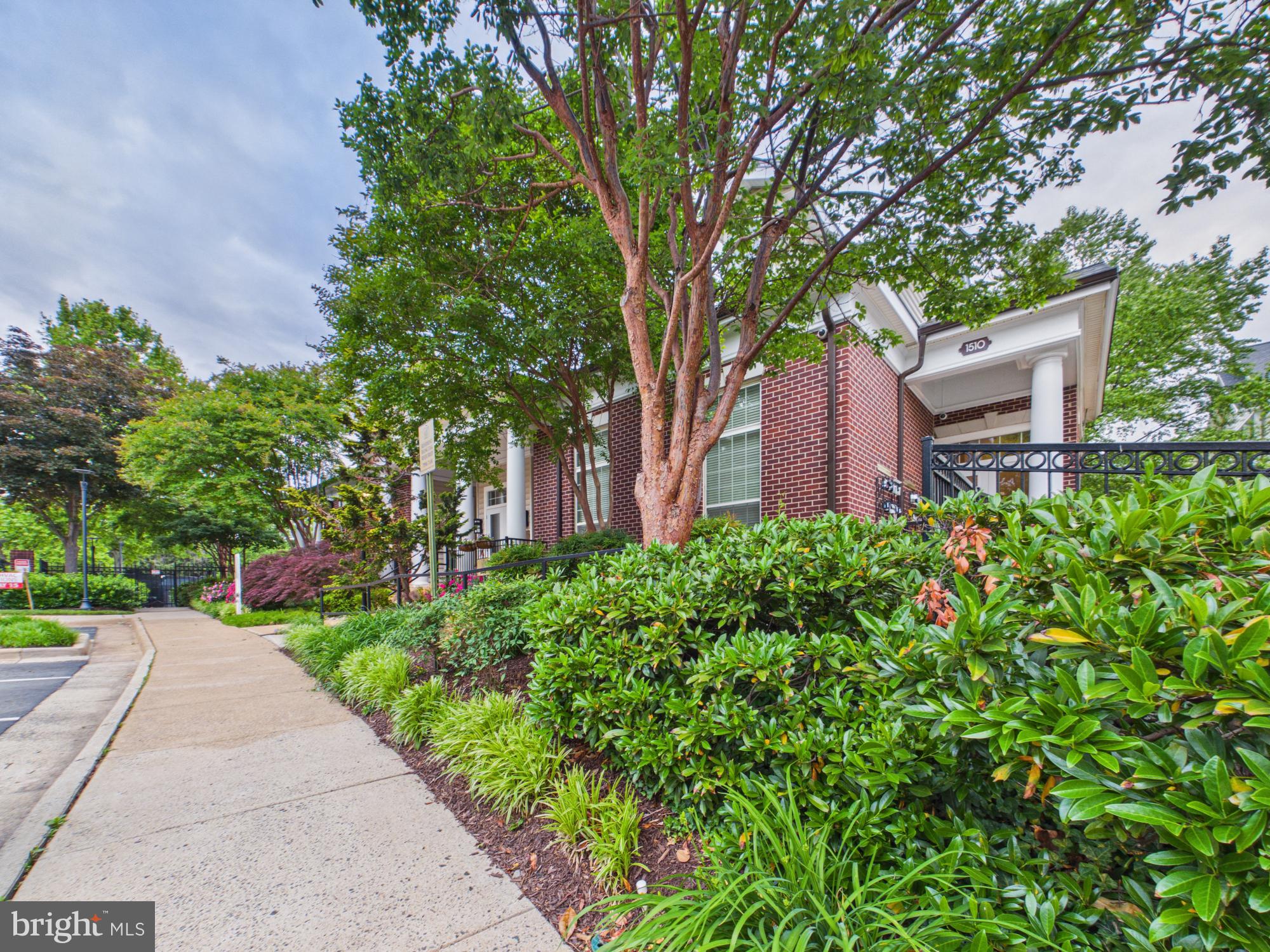 GATES OF MCLEAN - Residential