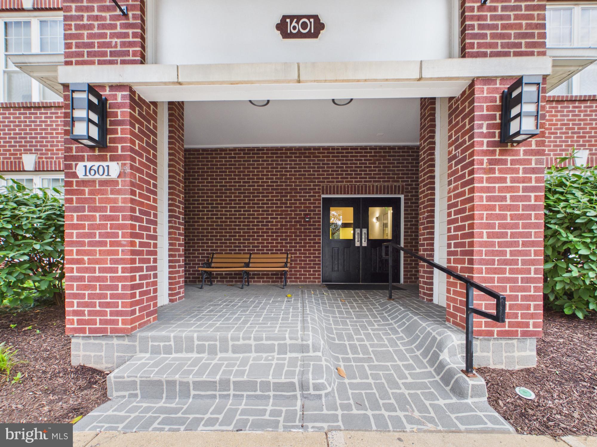 GATES OF MCLEAN - Residential