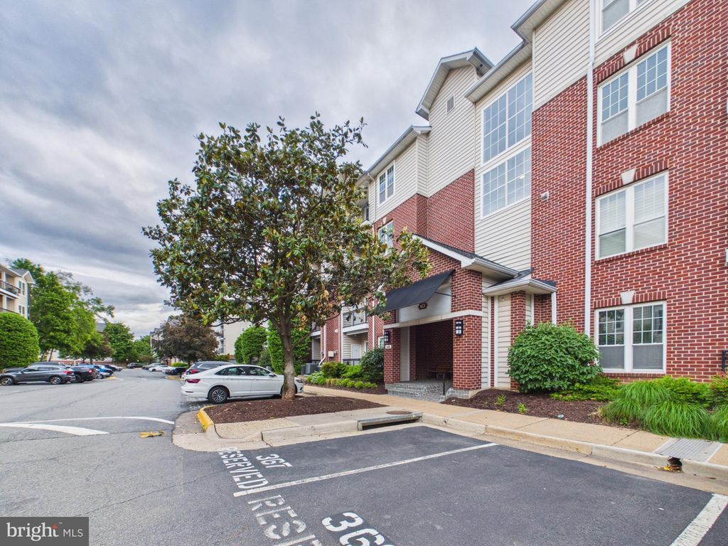 Photo of 1601 Spring Drive #1307, MCLEAN, VA 22102 (MLS # VAFX2312584)
