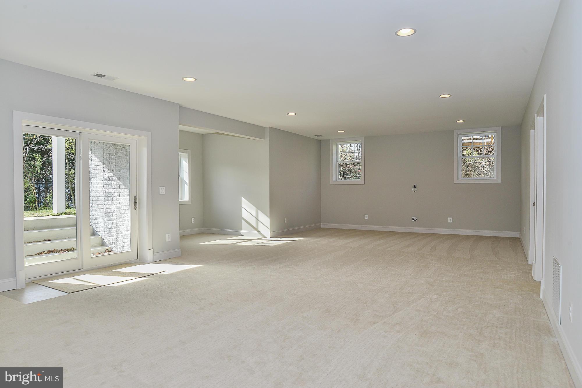 VIENNA WOODS - Residential