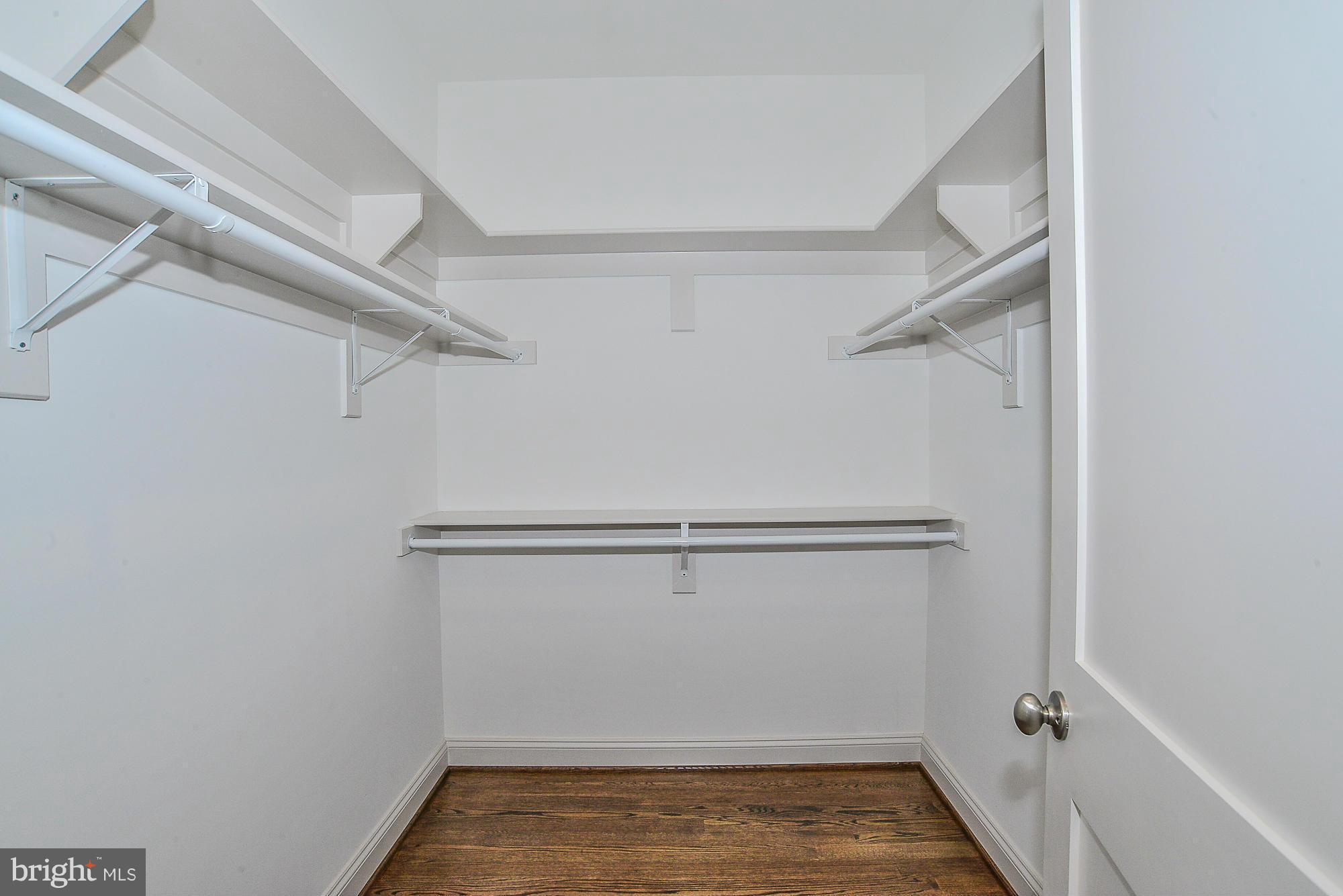 VIENNA WOODS - Residential