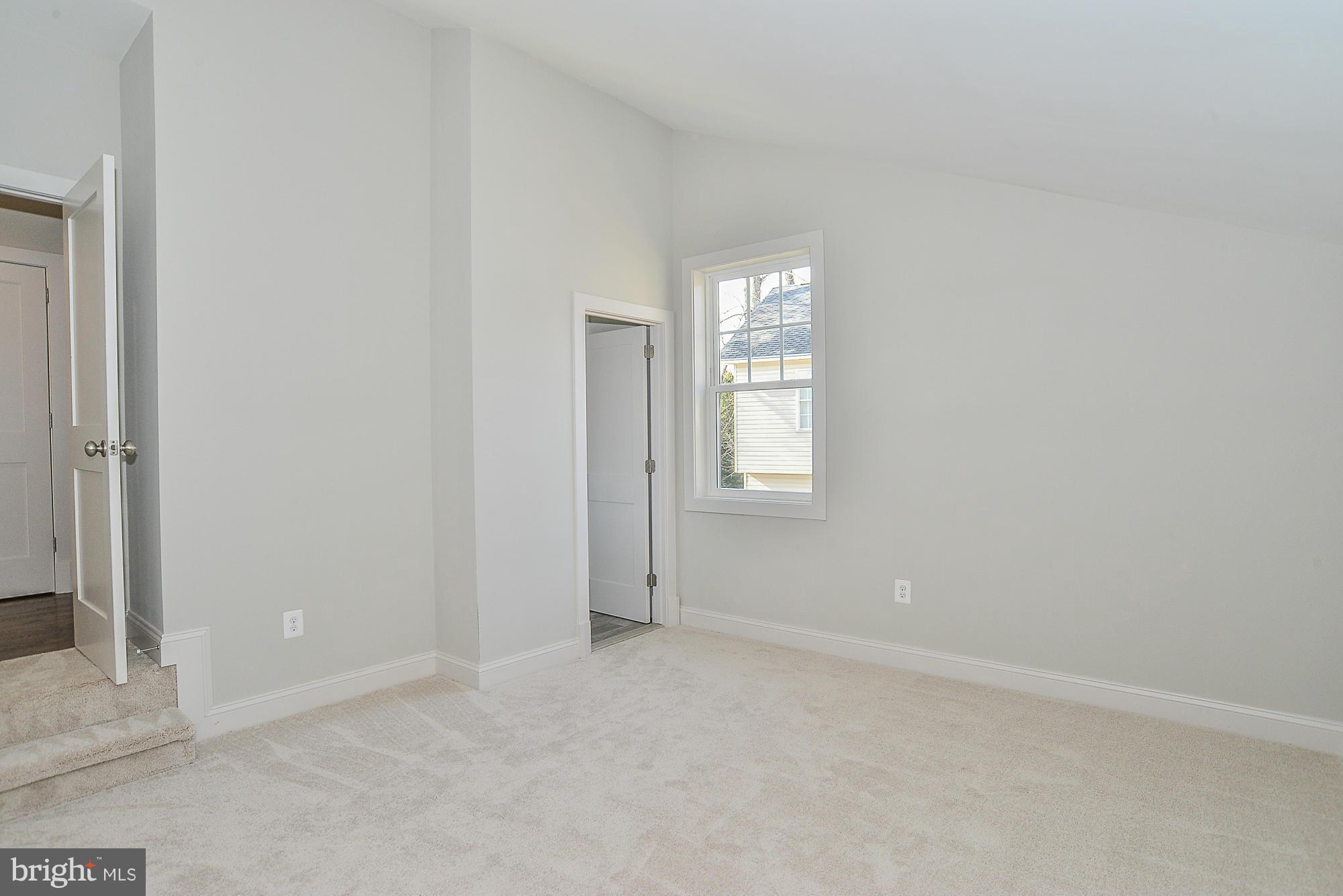 VIENNA WOODS - Residential