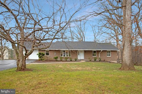 Photo of 5205 Gate House Court, SYKESVILLE, MD 21784 (MLS # MDCR2033198)