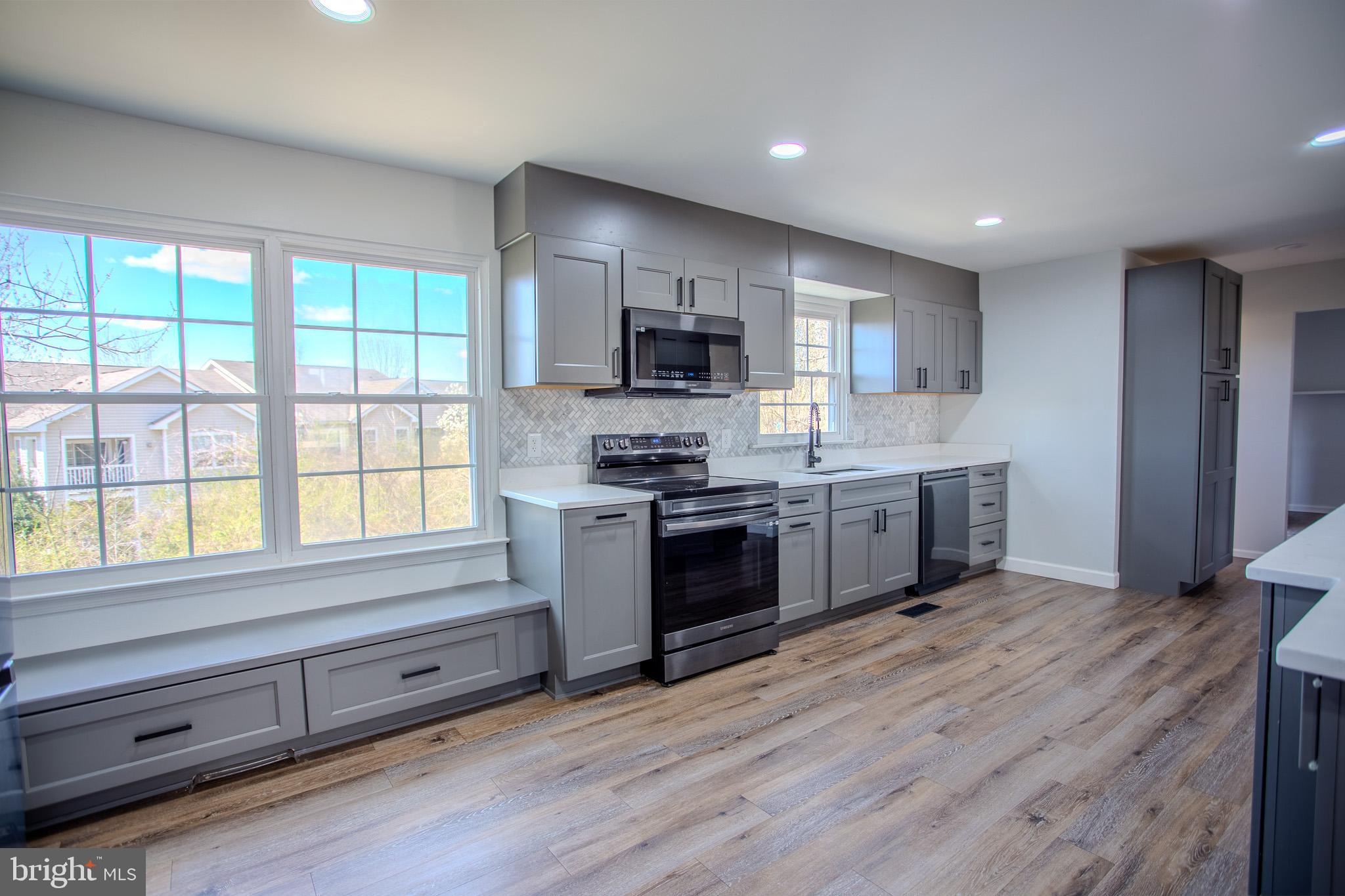 STAFFORD OAKS - Residential