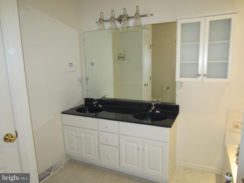 CEDAR HOLLOW - Residential