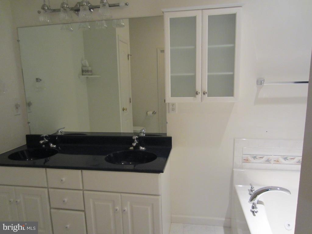 CEDAR HOLLOW - Residential