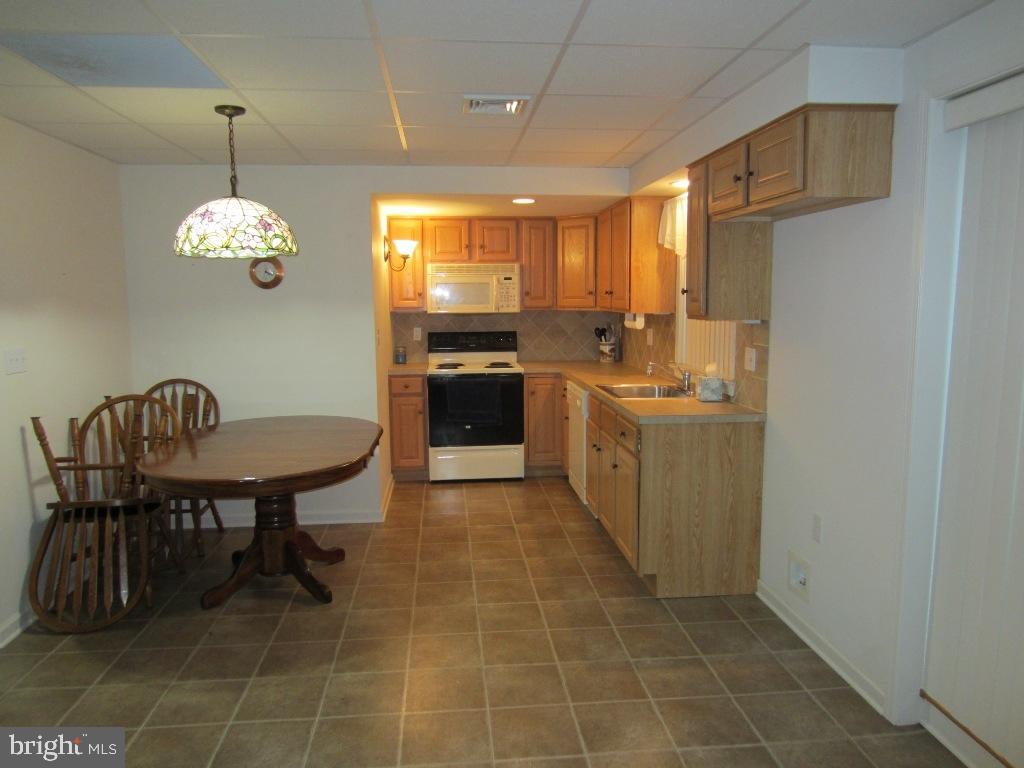 CEDAR HOLLOW - Residential