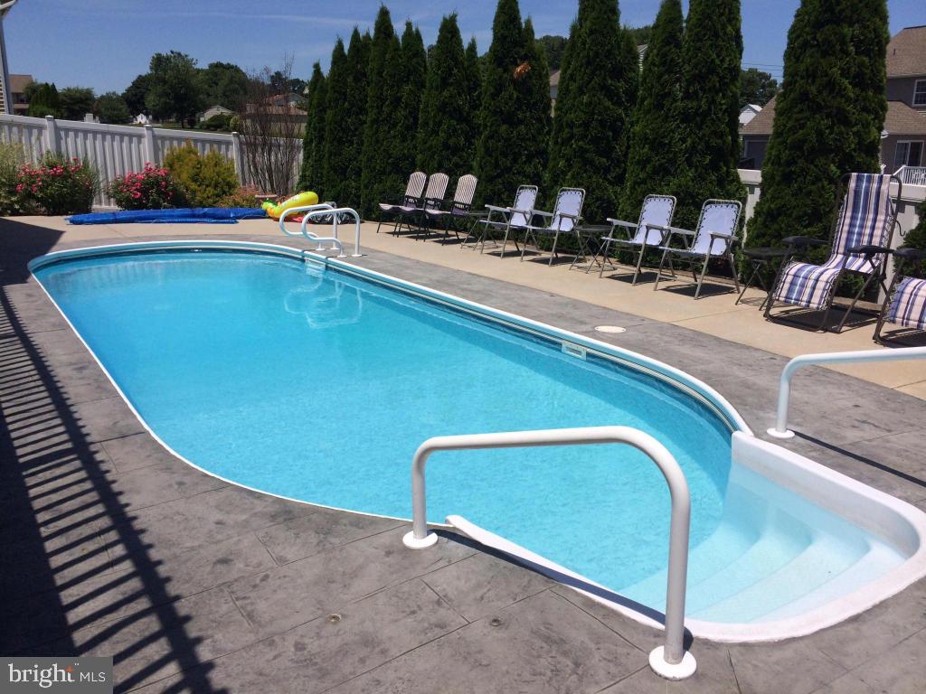 CEDAR HOLLOW - Residential