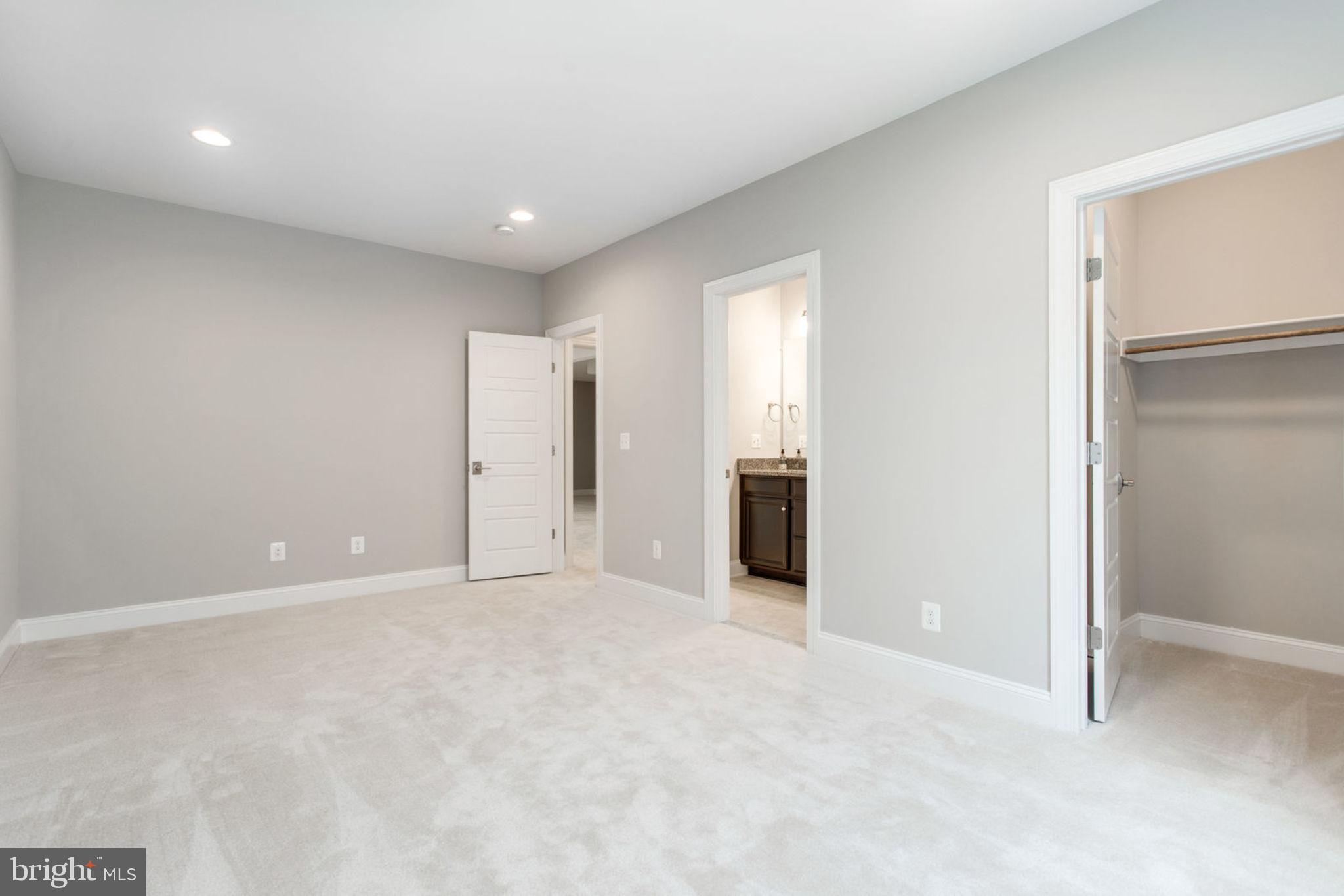 VIENNA WOODS - Residential