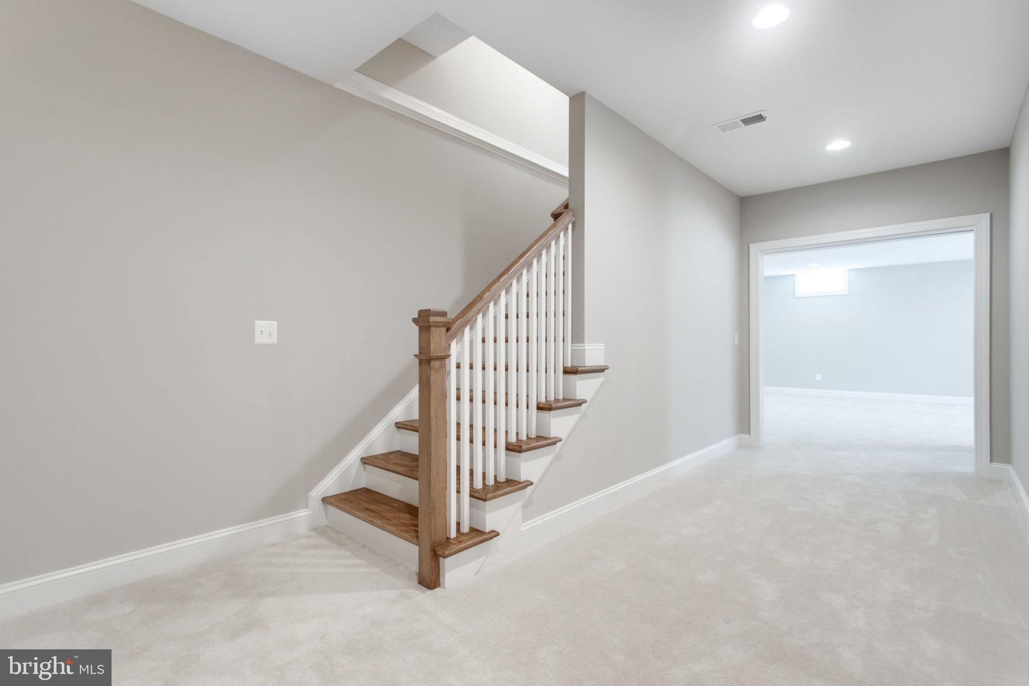 VIENNA WOODS - Residential