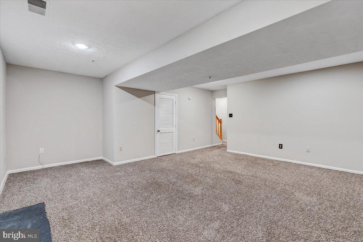 REGENCY MEADOWS - Residential