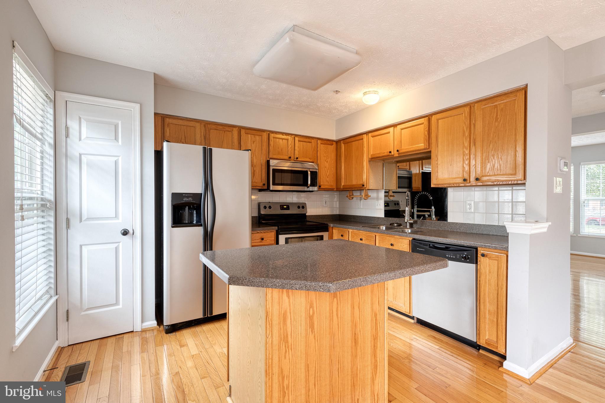 OWINGS MILLS NEWTOWN - Residential Lease