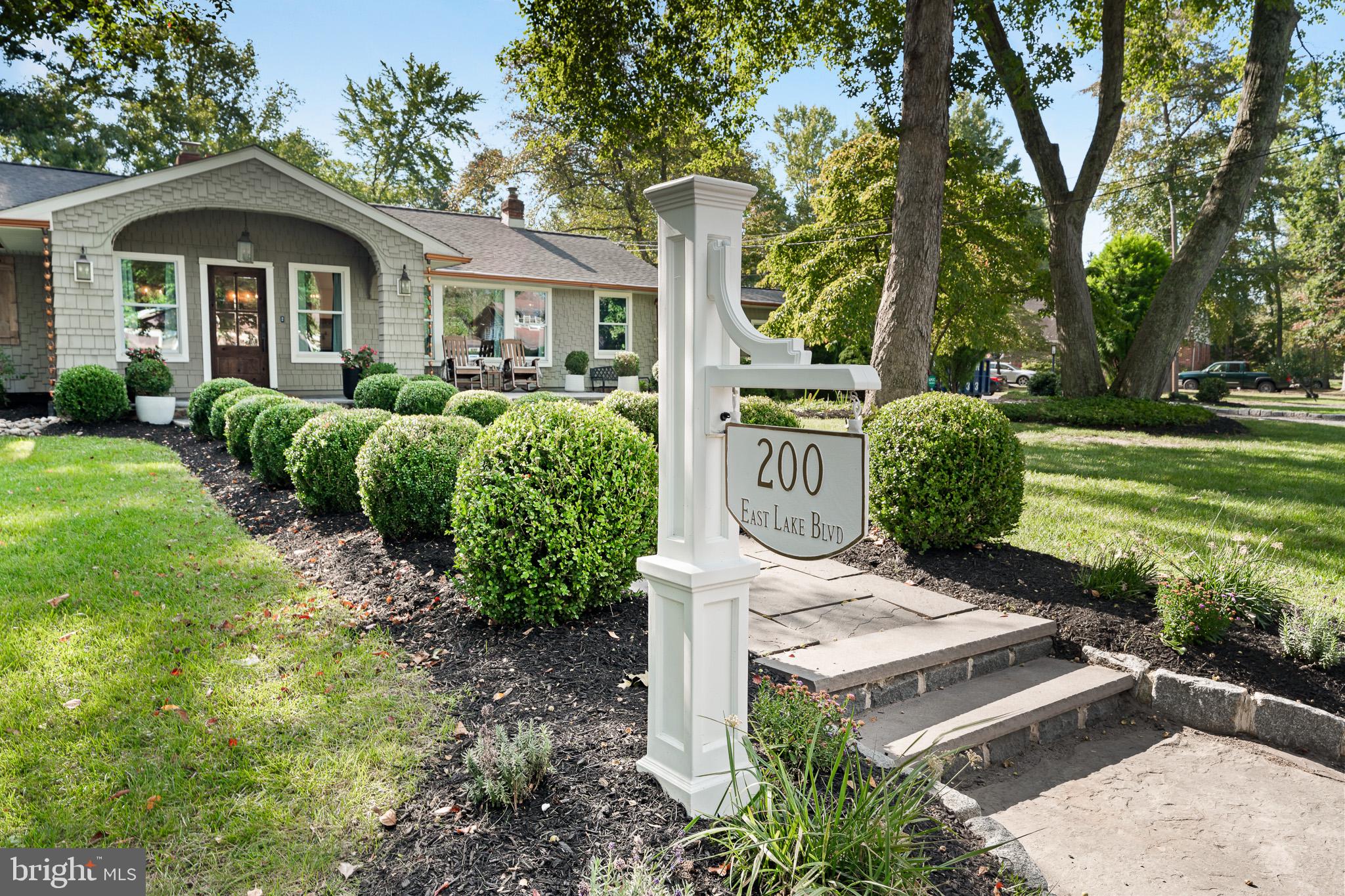200 E LAKE BOULEVARD