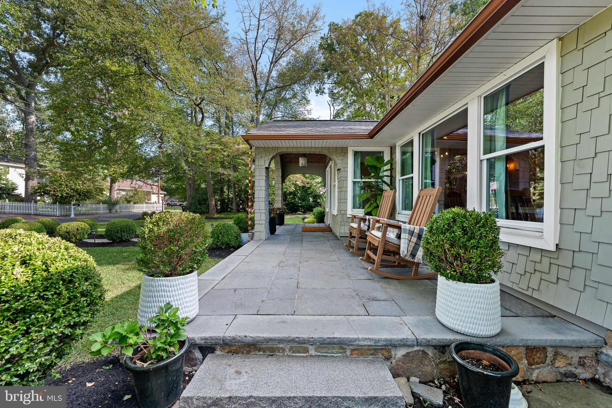 200 E LAKE BOULEVARD