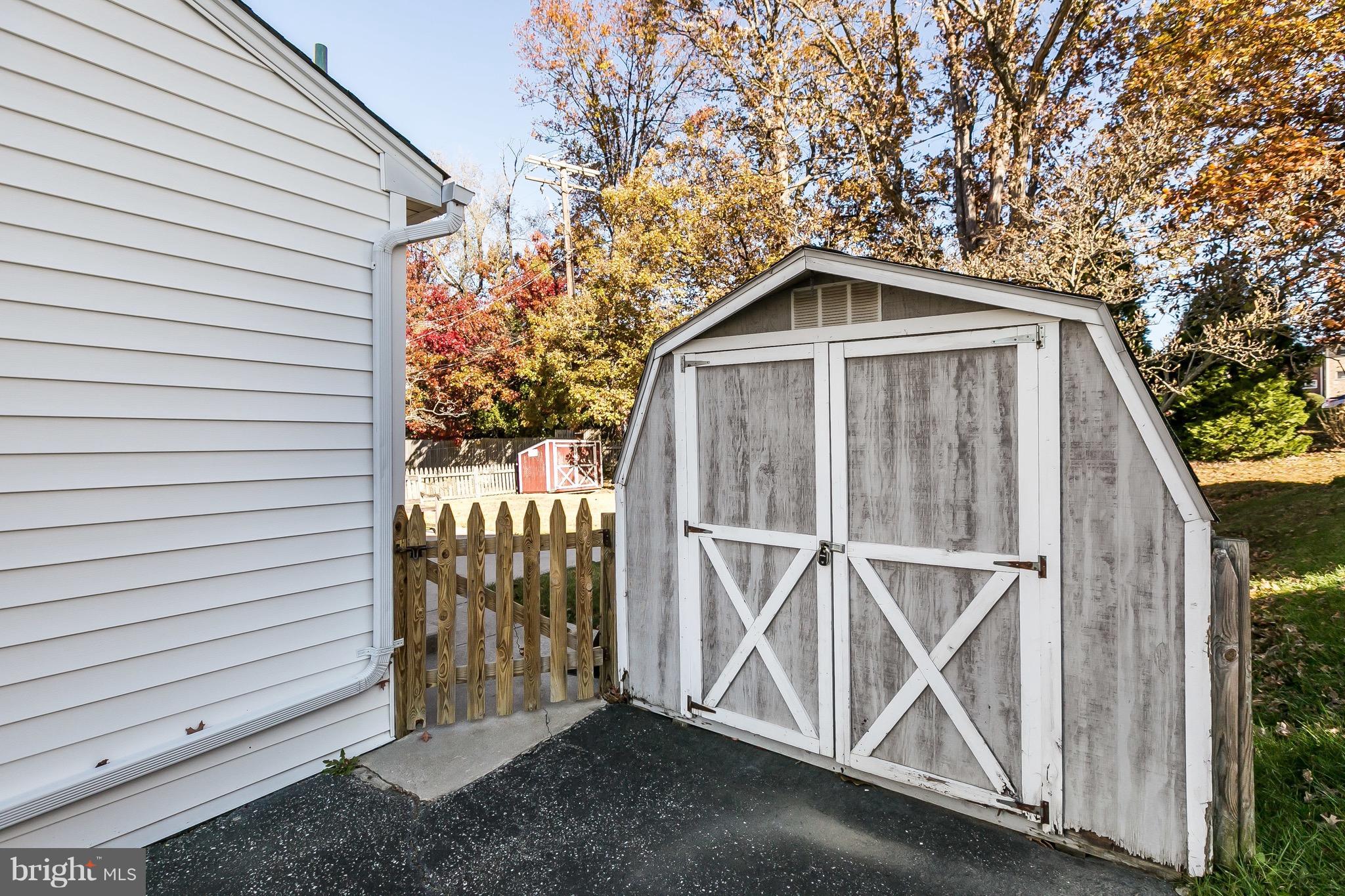 LILLIAN ESTATES - Residential