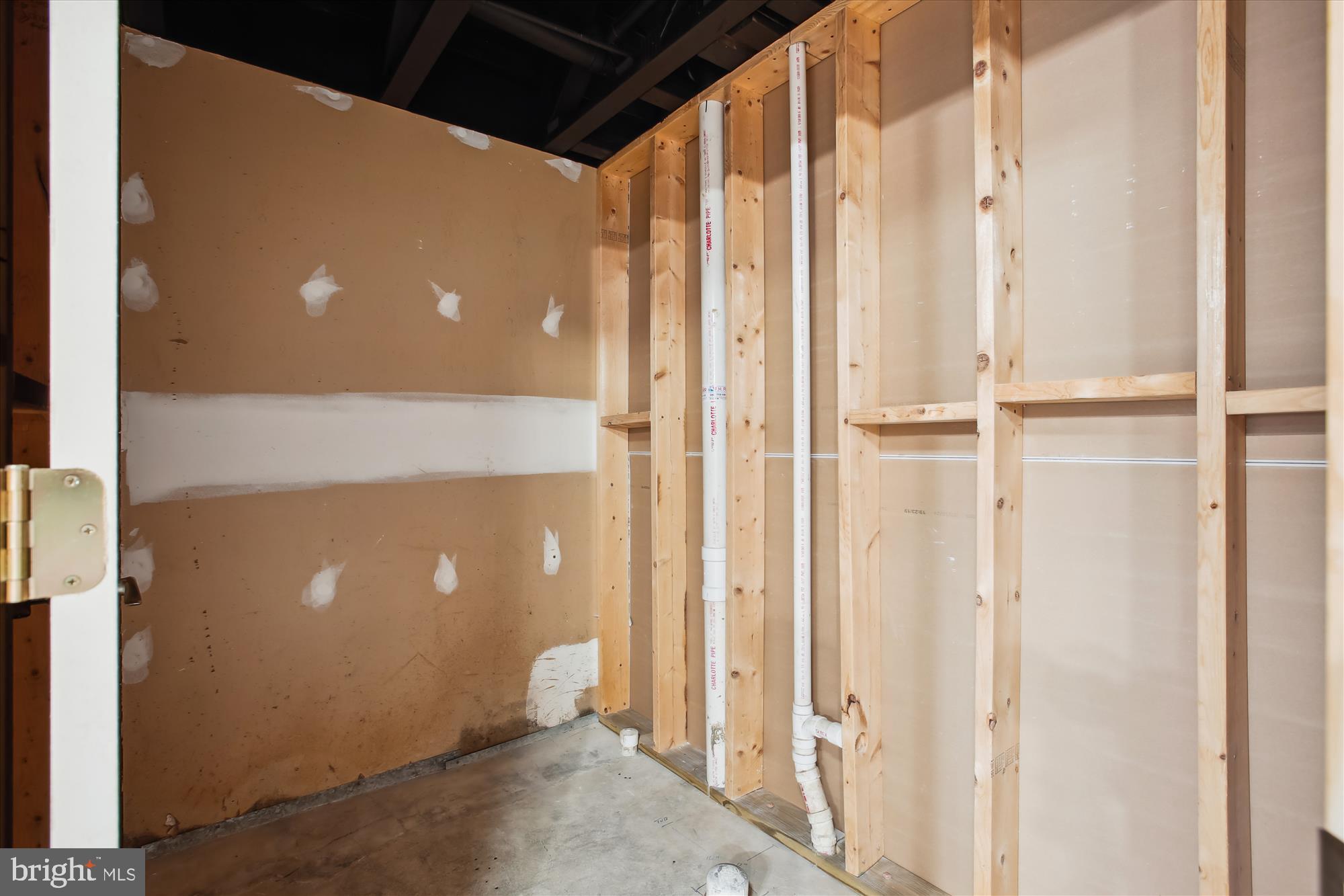 SARATOGA TOWNHOUSES - Residential