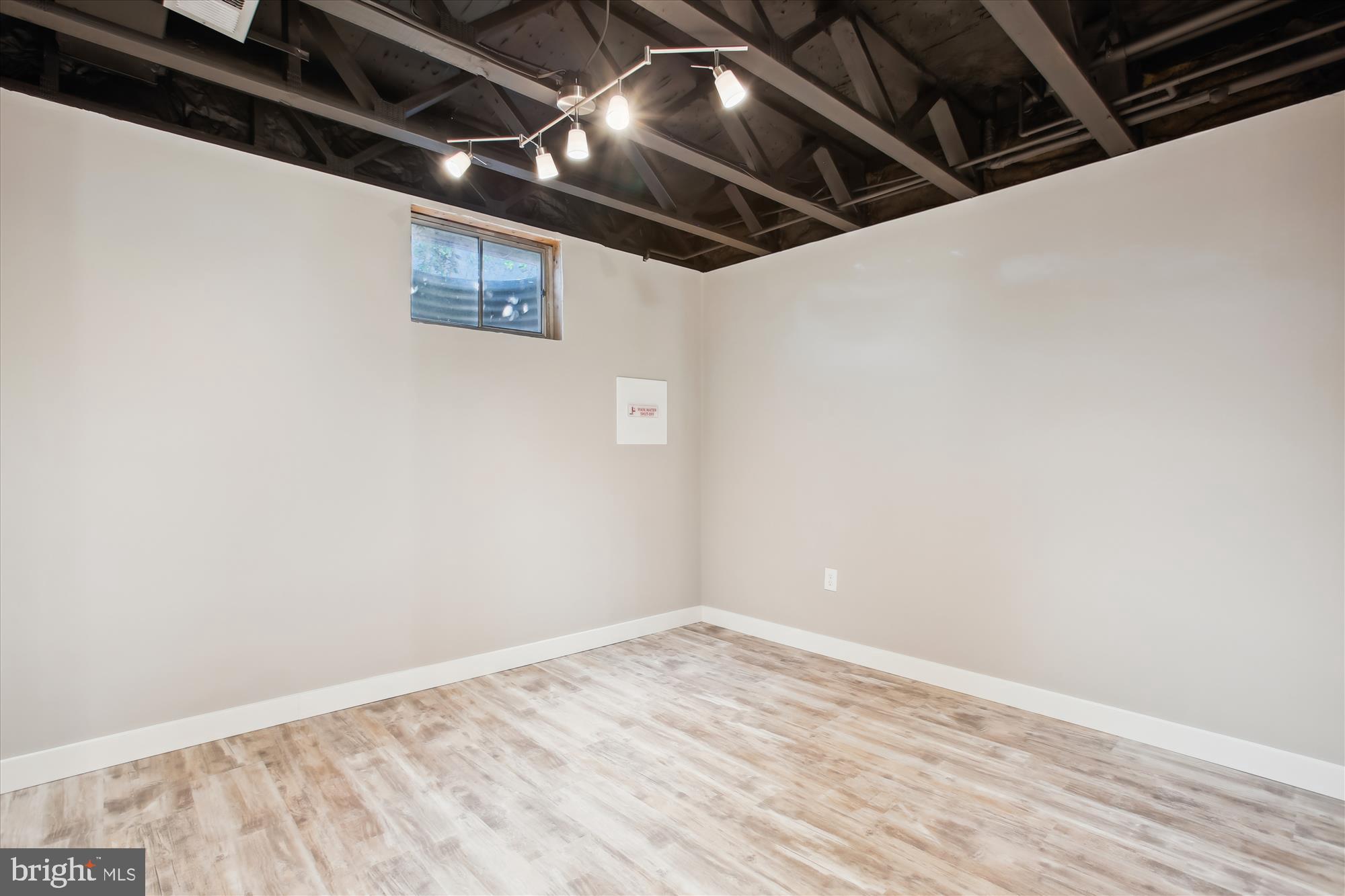 SARATOGA TOWNHOUSES - Residential