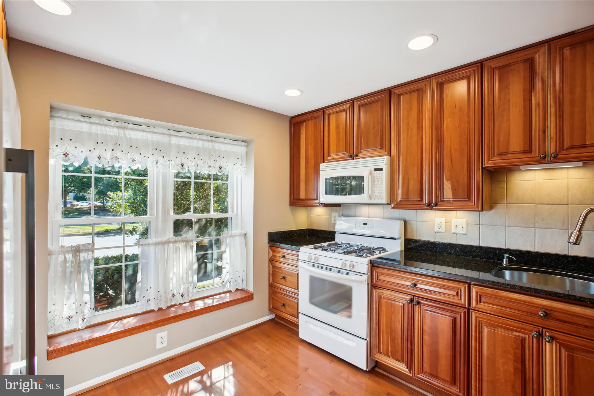 SARATOGA TOWNHOUSES - Residential