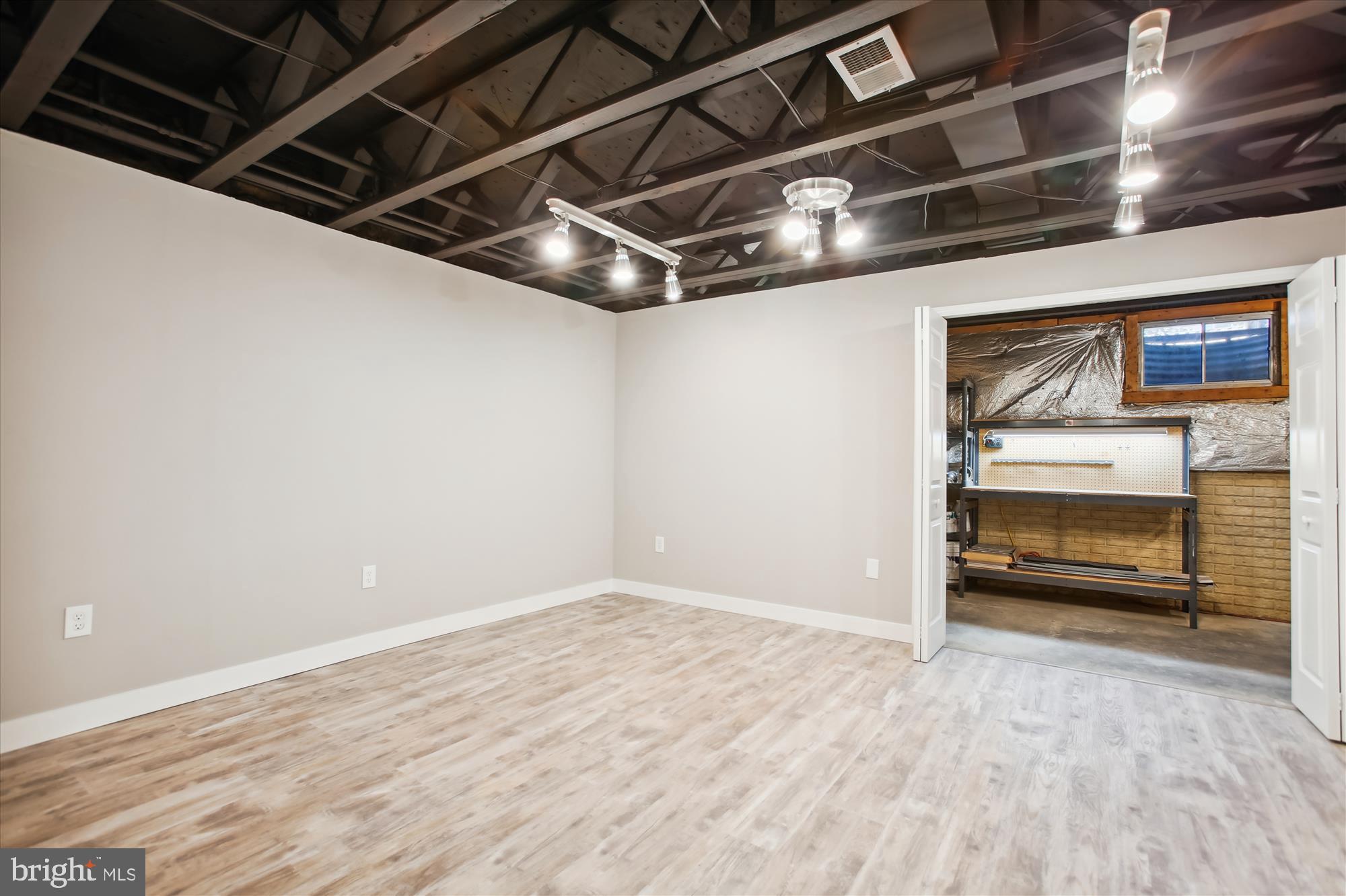 SARATOGA TOWNHOUSES - Residential