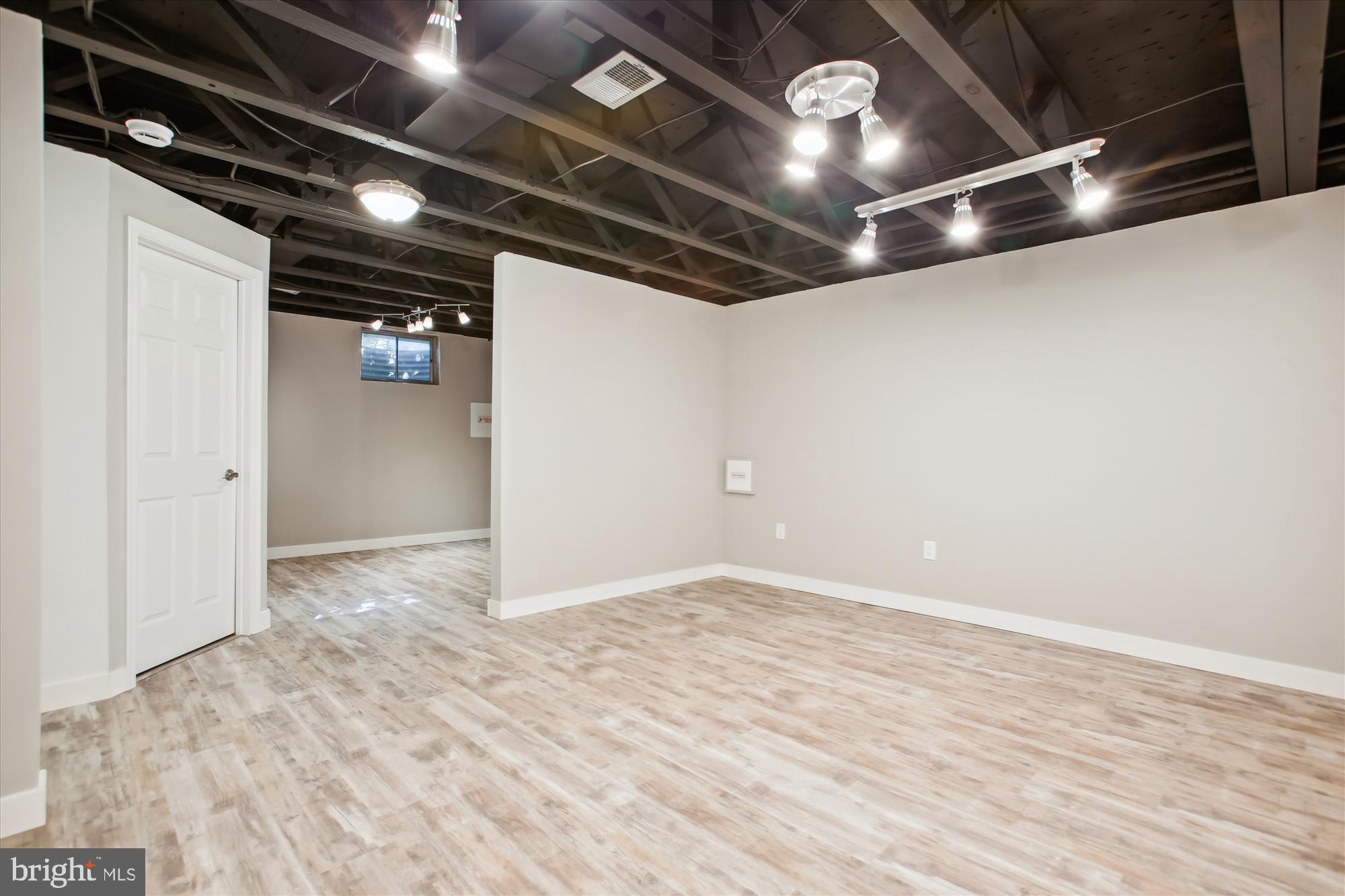 SARATOGA TOWNHOUSES - Residential