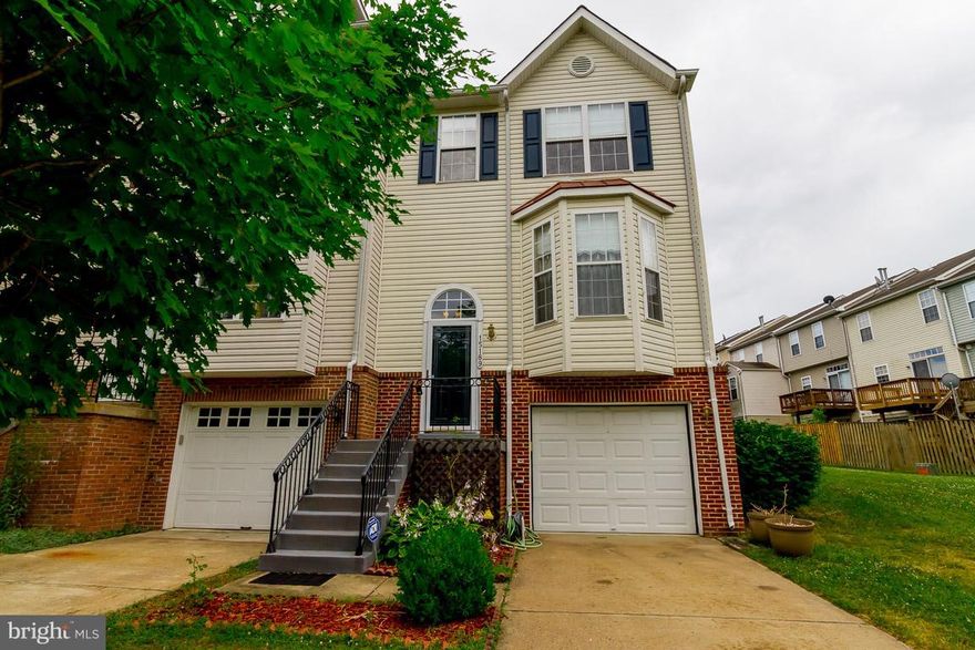 Big, bright, beautifully upgraded, 3-lvl, garage end unit in commuter's dream Brightwood Forest location. Gleaming hardwood living, dining areas each have their own bay windows. Remodeled kitchen has 42" cabinets, large ceramic tile floor, new SS appls, granite ctrs with peninsula and view to deck. Relax in deck conversation area and watch nearby community playground. Near I-95 and Potomac Mills.