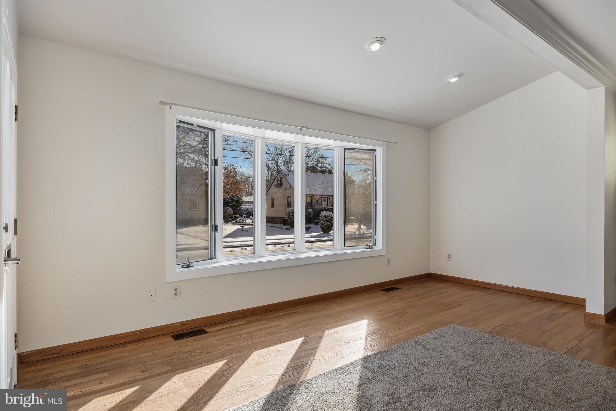 306 LINCOLN AVENUE N