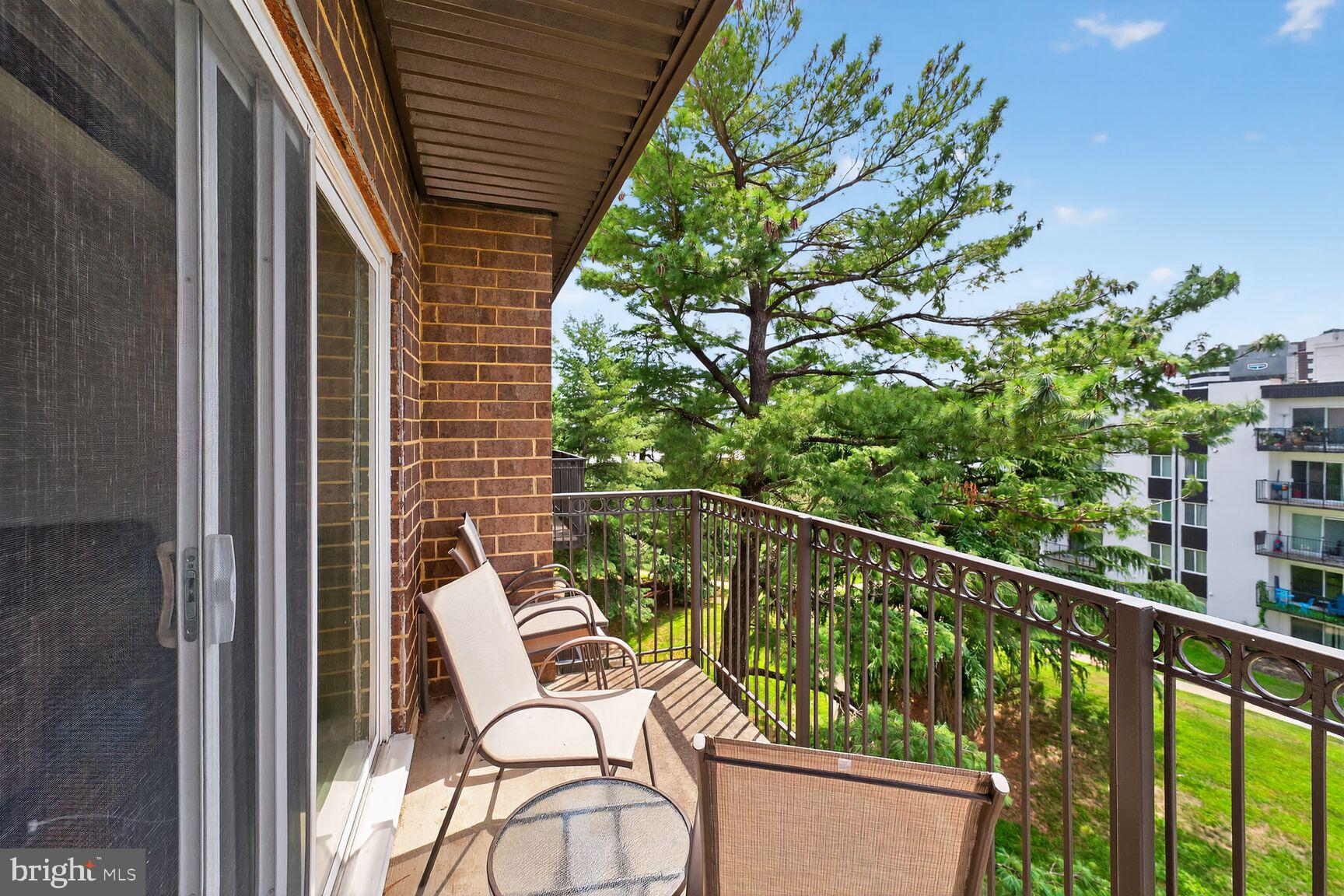 EOS TWENTY-ONE - Residential Lease