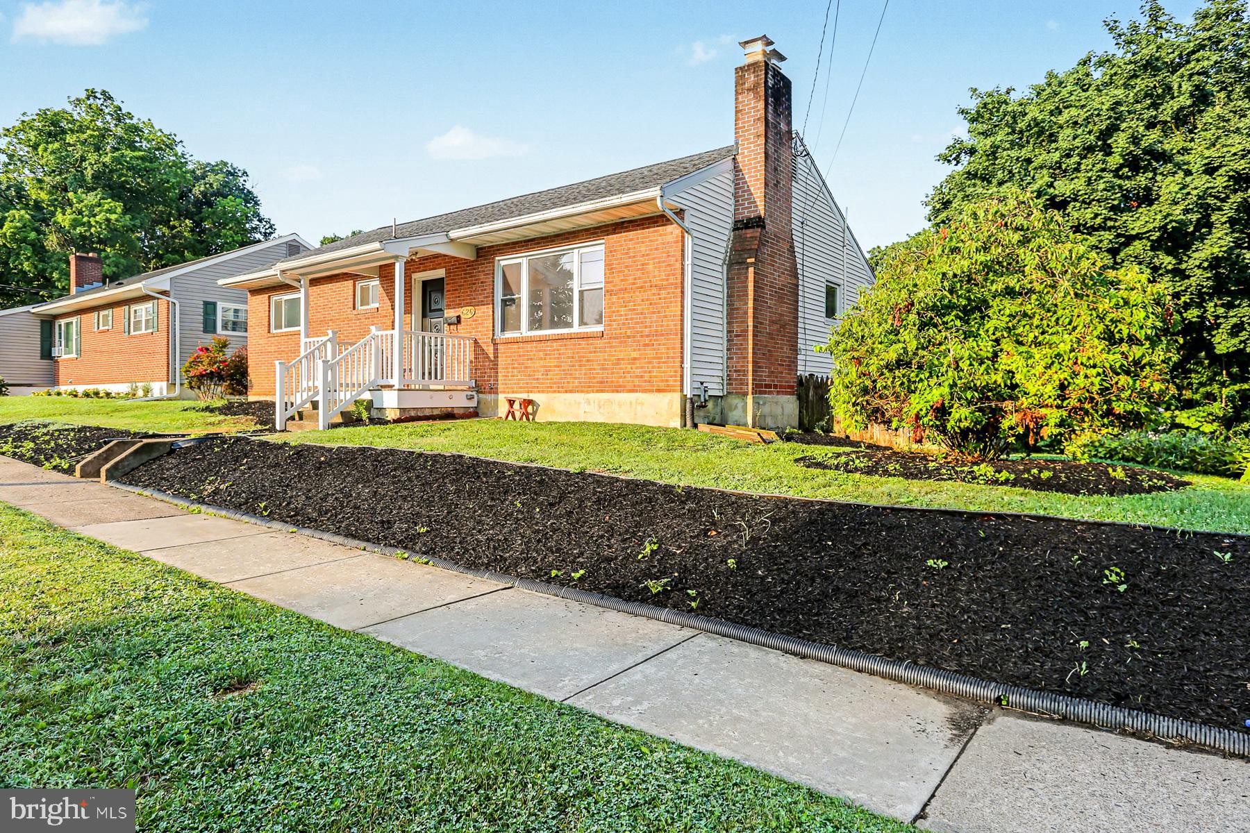 626 S LOCUST STREET