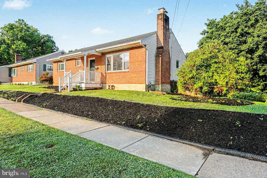 Photo of 626 S Locust Street, ELIZABETHTOWN, PA 17022 (MLS # PALA2092752)
