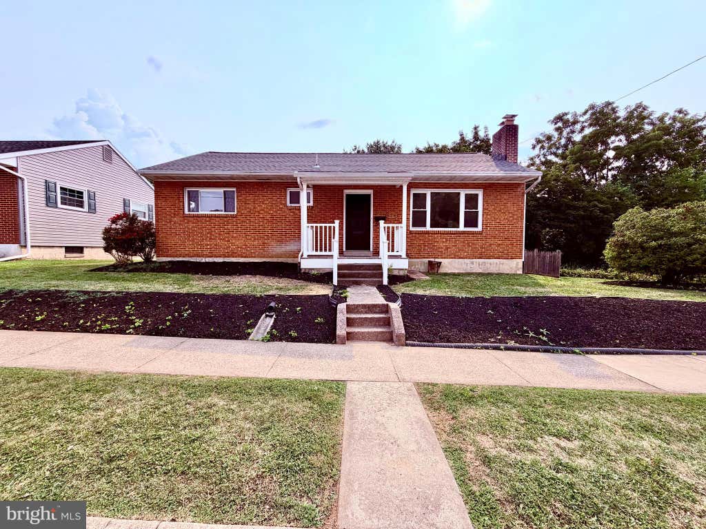 Photo of 626 S Locust Street, ELIZABETHTOWN, PA 17022 (MLS # PALA2092752)