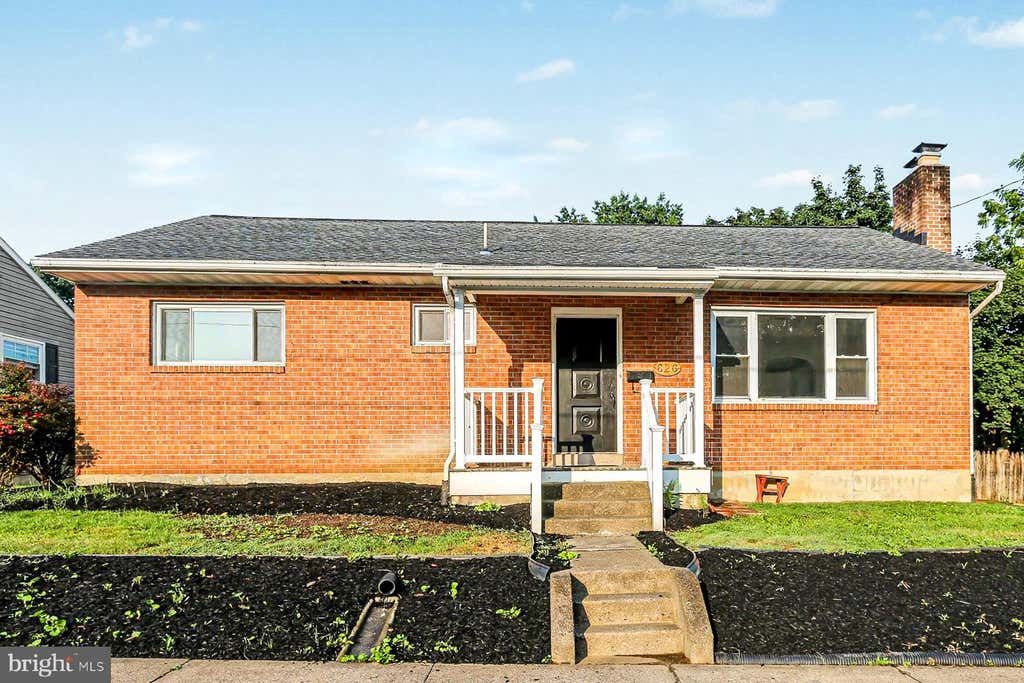 Photo of 626 S Locust Street, ELIZABETHTOWN, PA 17022 (MLS # PALA2092752)
