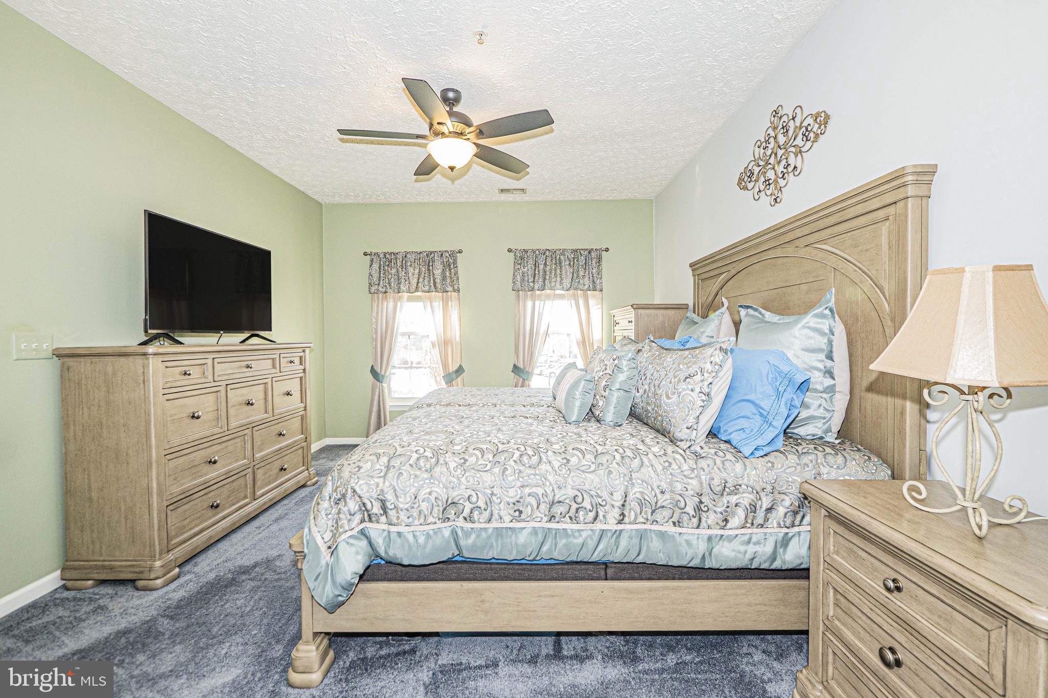 THE COURTYARDS AT POND - Residential