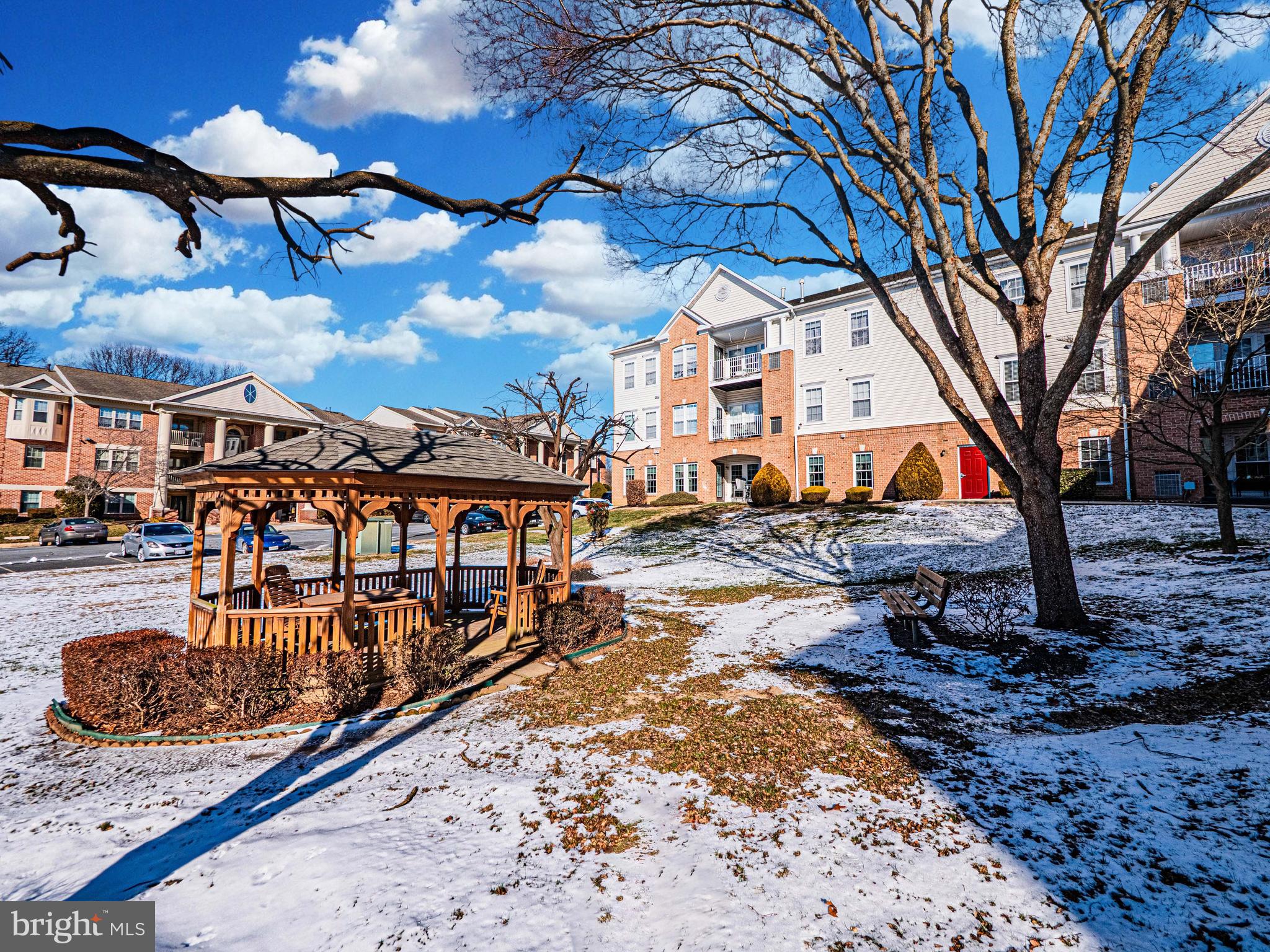 THE COURTYARDS AT POND - Residential