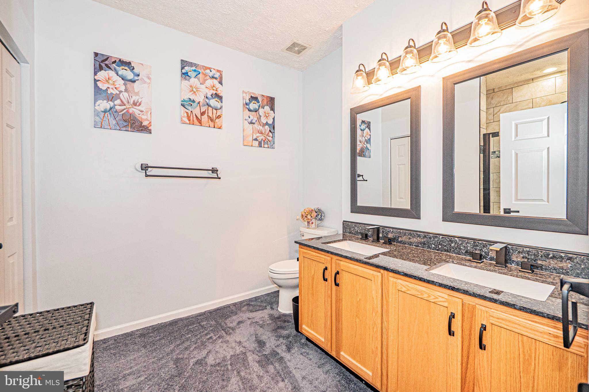 THE COURTYARDS AT POND - Residential