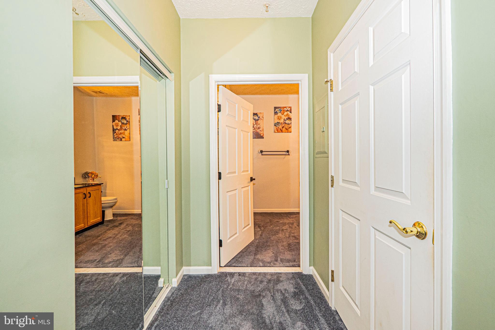 THE COURTYARDS AT POND - Residential