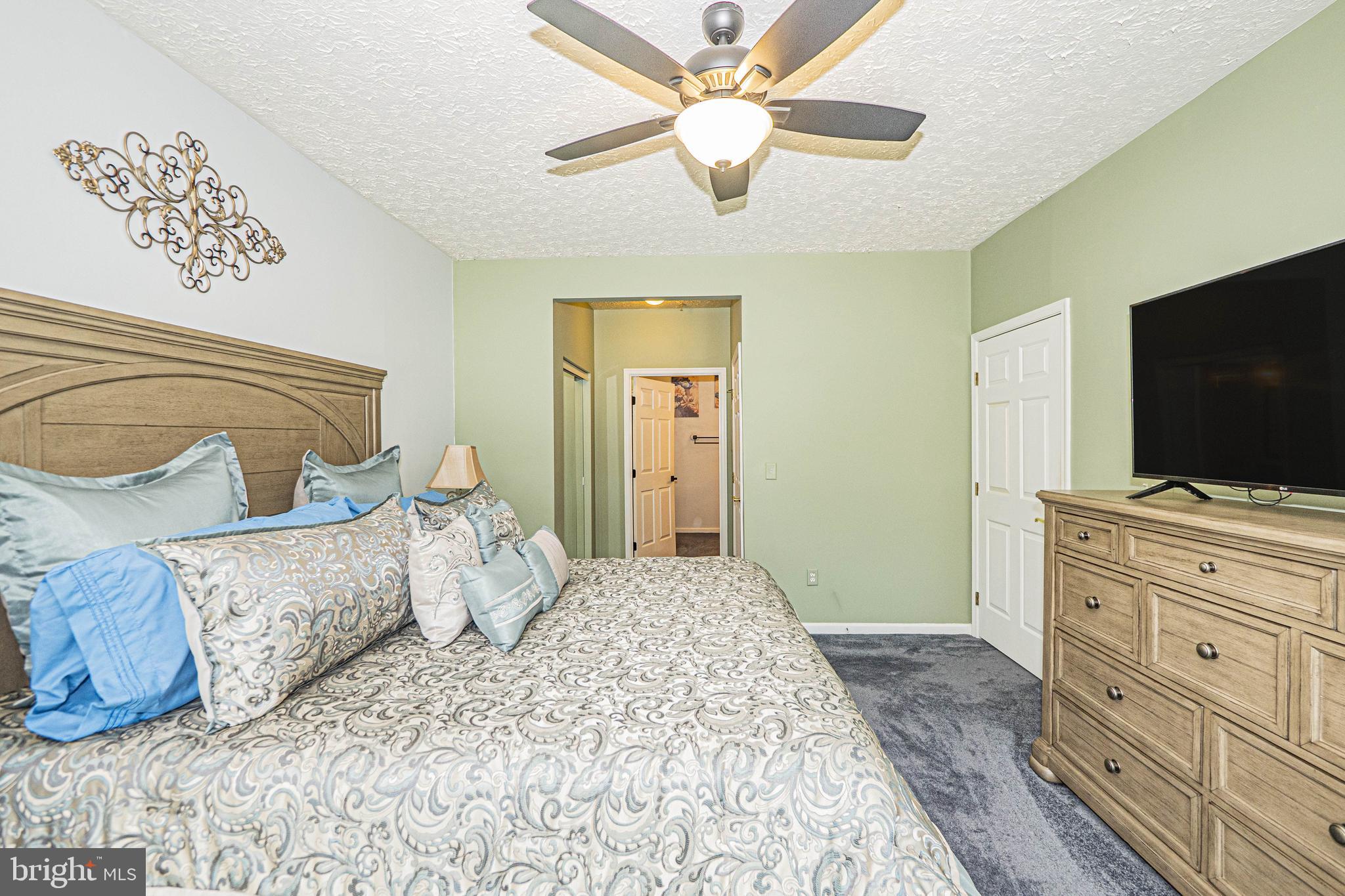 THE COURTYARDS AT POND - Residential