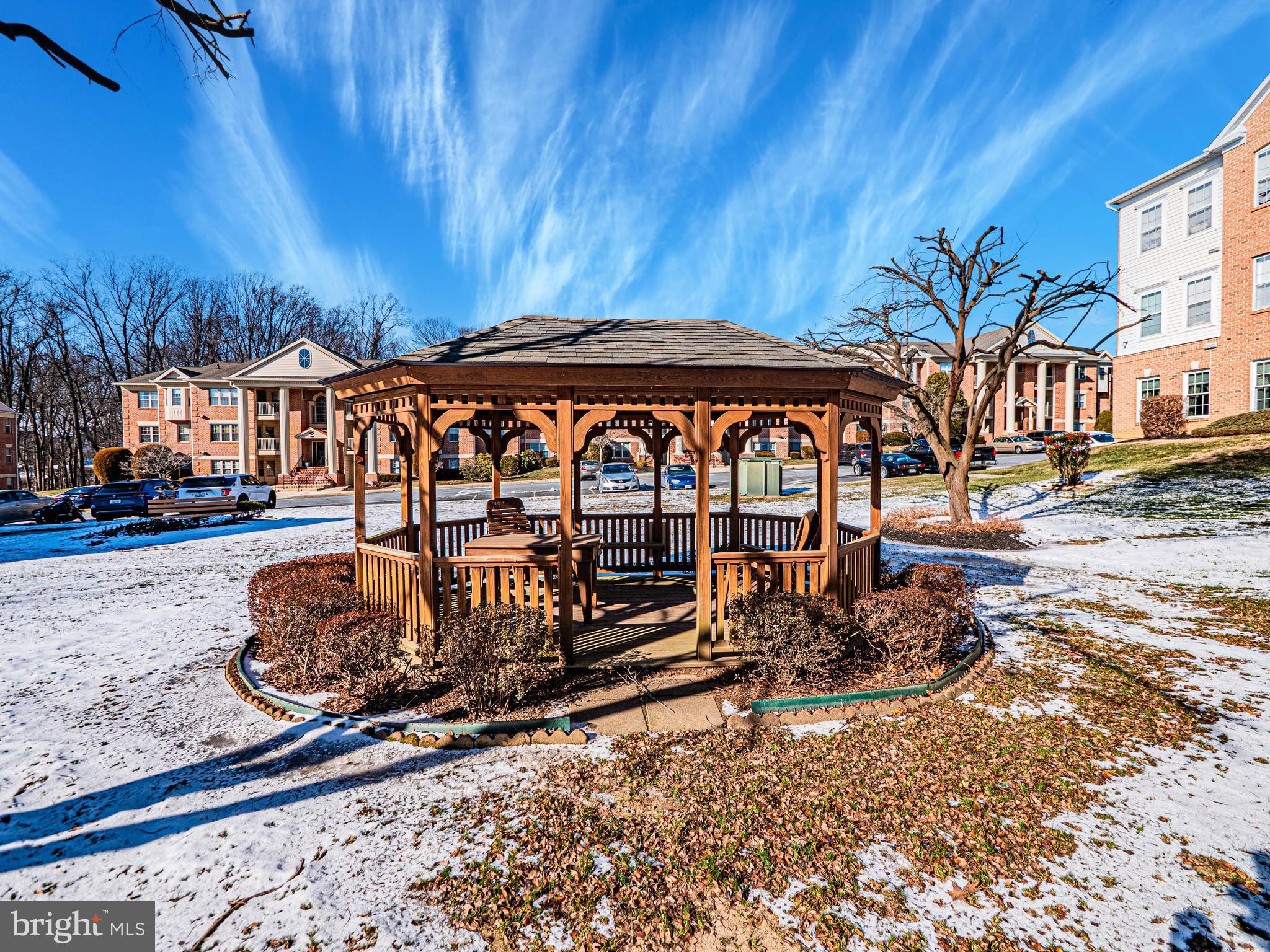 THE COURTYARDS AT POND - Residential