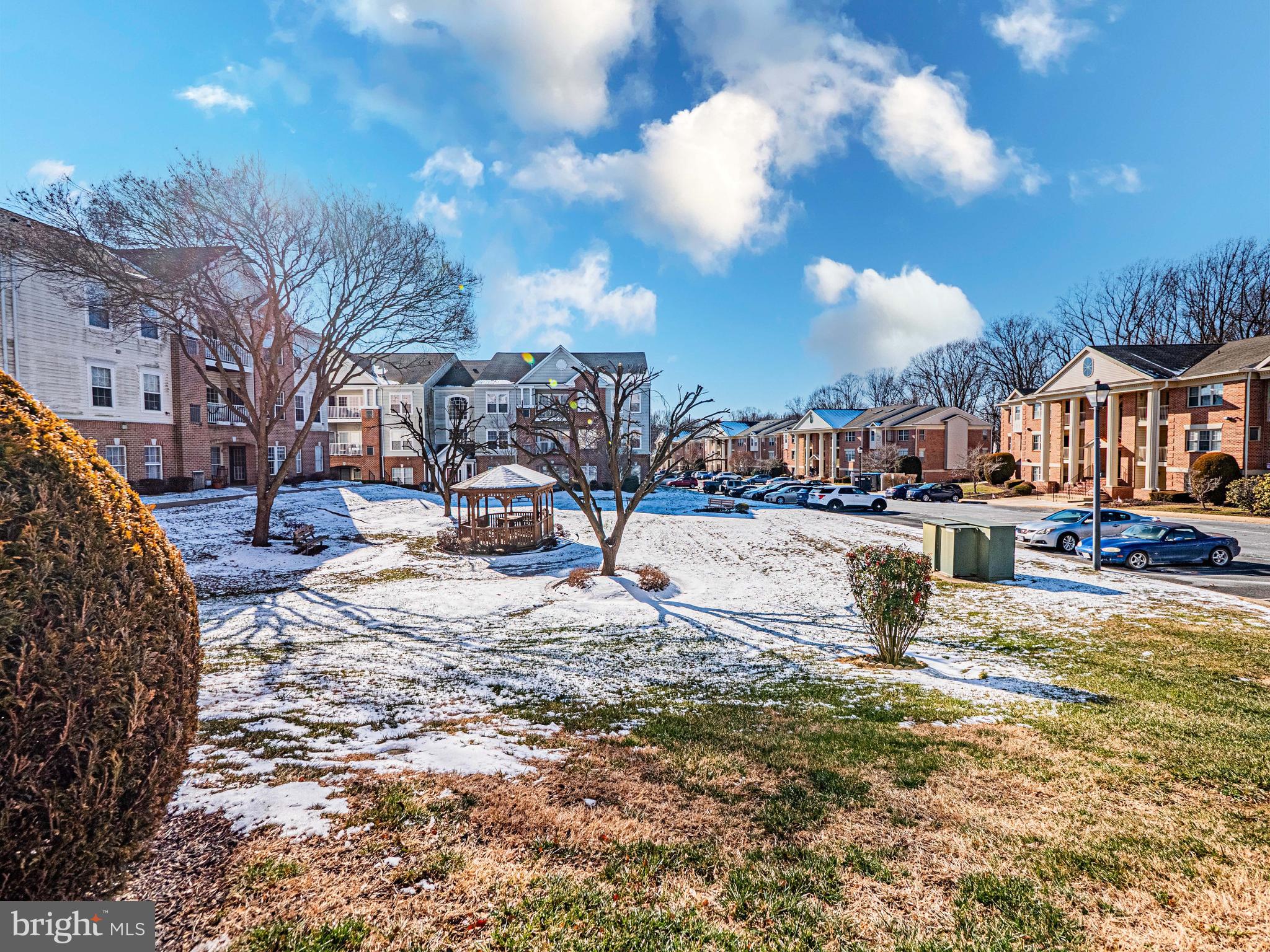 THE COURTYARDS AT POND - Residential