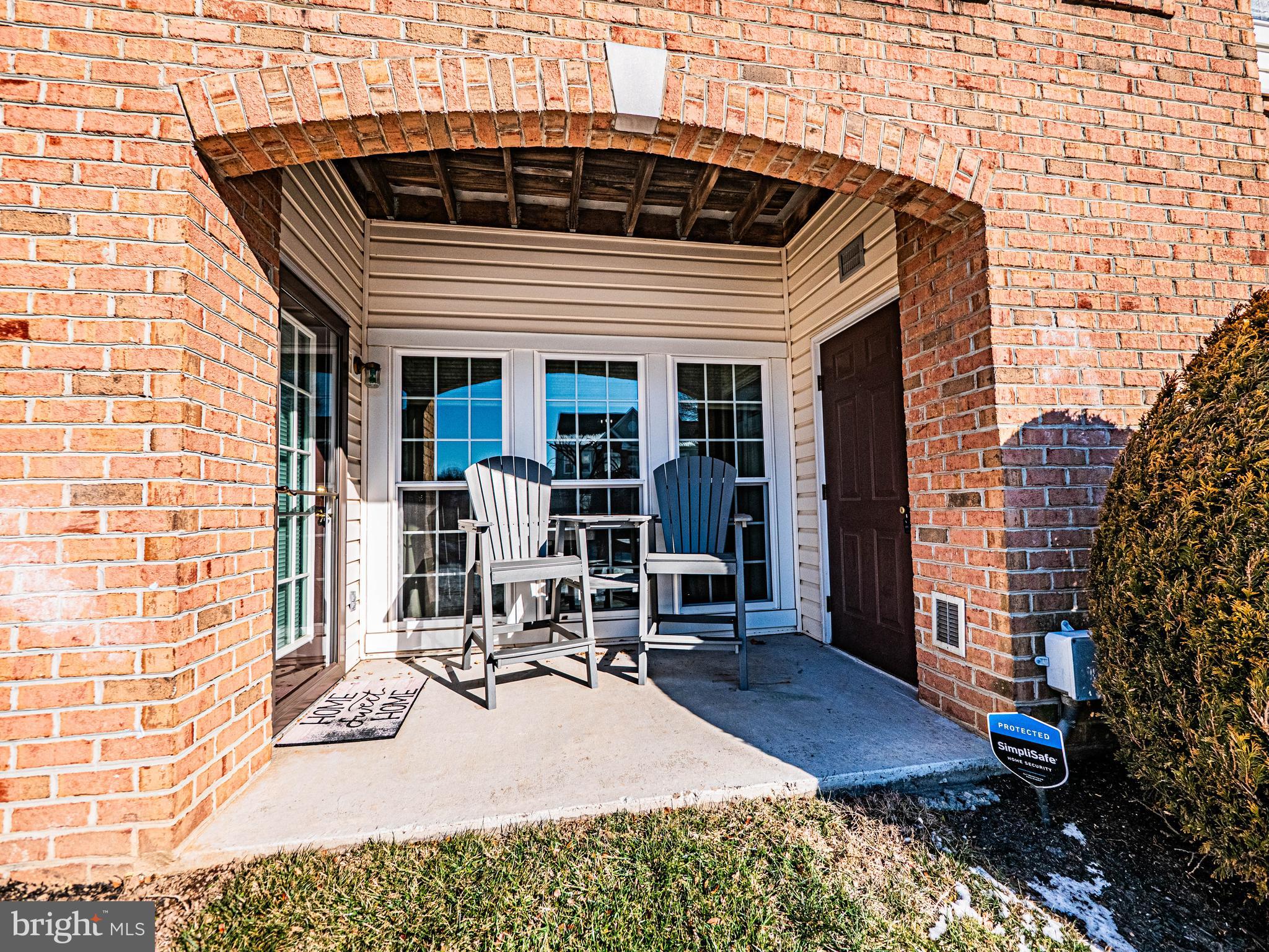 THE COURTYARDS AT POND - Residential