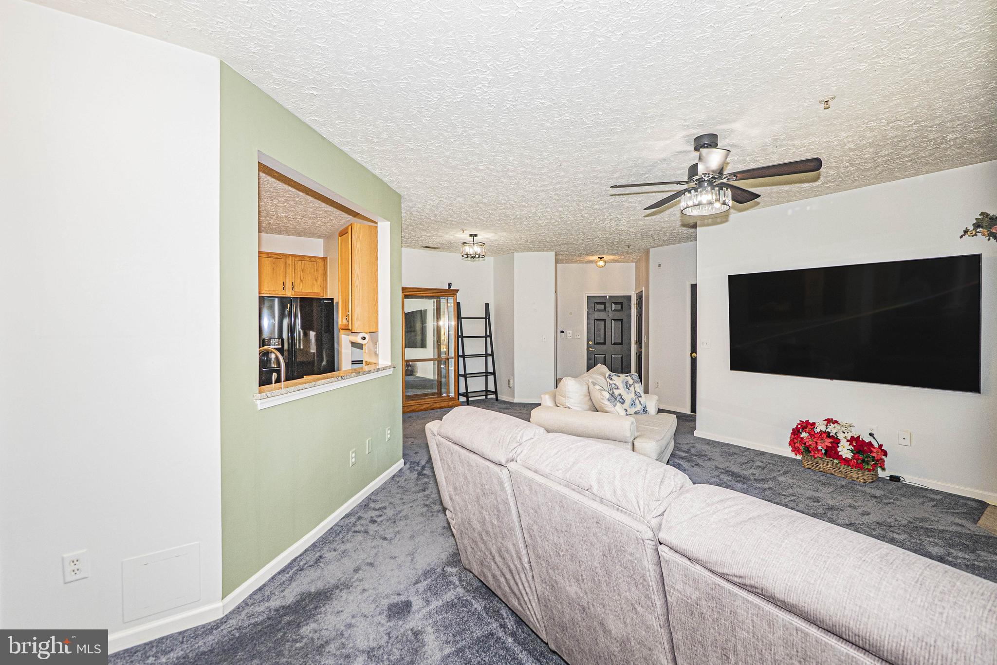 THE COURTYARDS AT POND - Residential