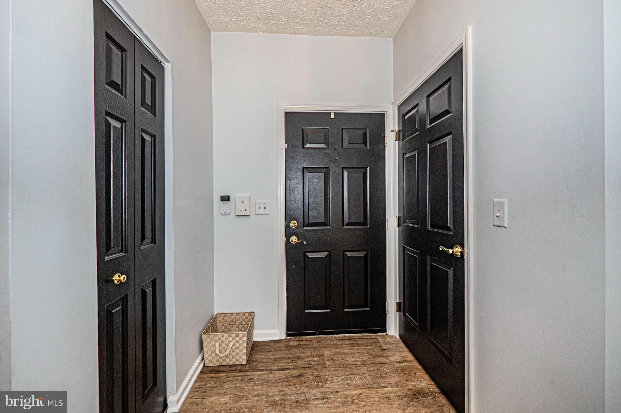 THE COURTYARDS AT POND - Residential