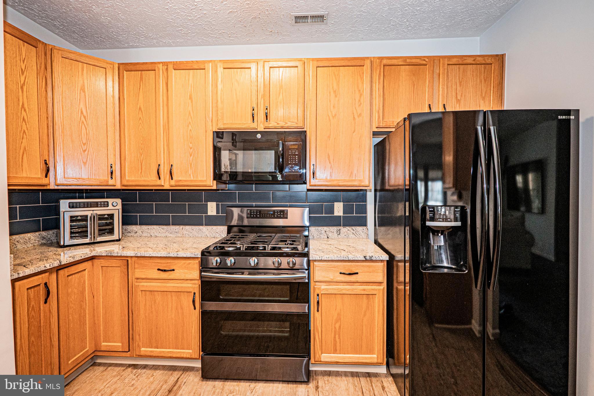 THE COURTYARDS AT POND - Residential