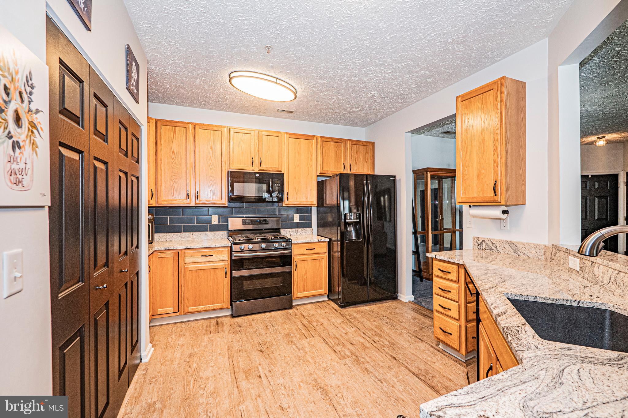 THE COURTYARDS AT POND - Residential